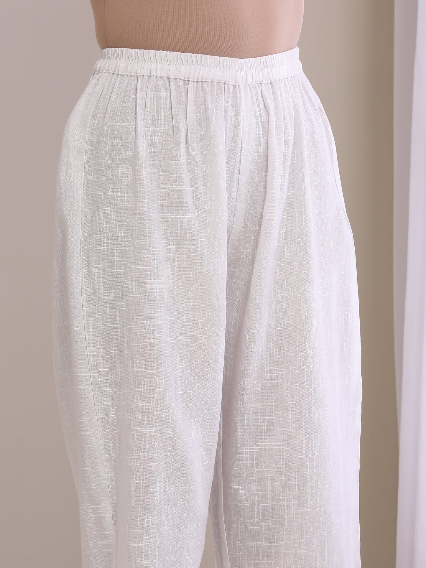 trueBrowns White Slub Texture Sleeveless Flared Kurta Pant Set | Swadesiicart