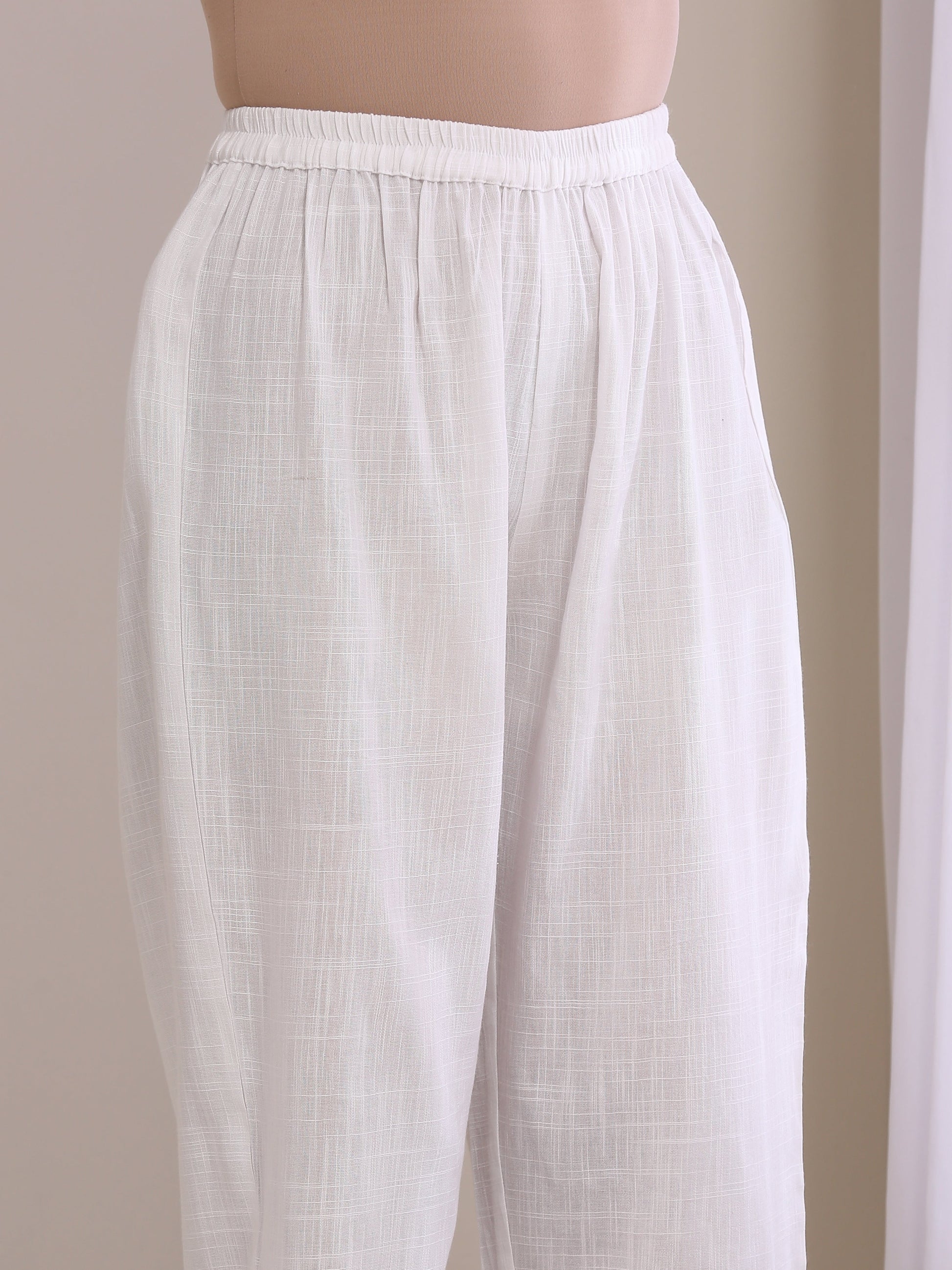 trueBrowns White Slub Texture Sleeveless Flared Kurta Pant Set | Swadesiicart