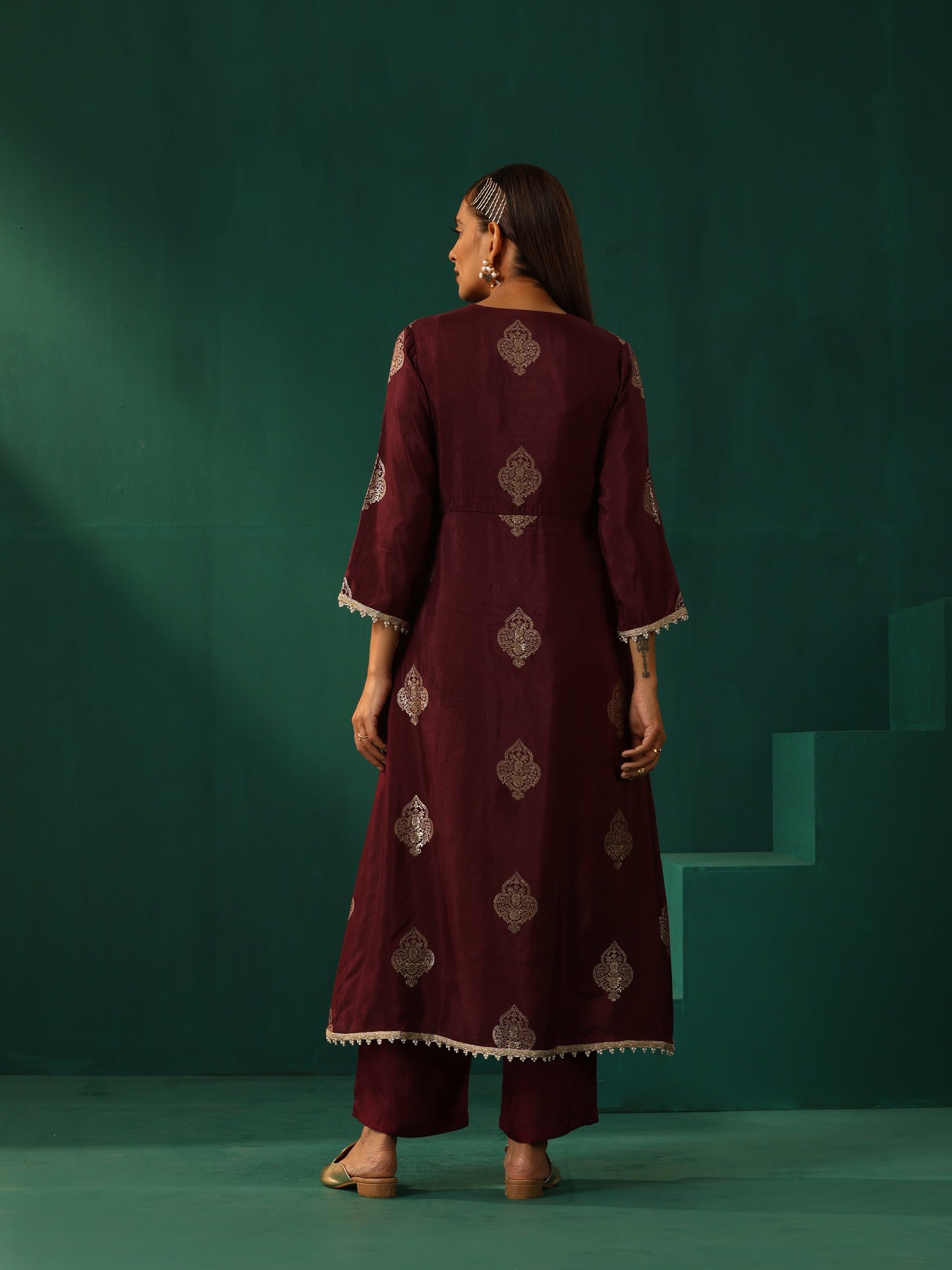 trueBrowns Wine Geometric Viscose Silk V-Neck Front Slit Kurta Pant Set | Swadesiicart