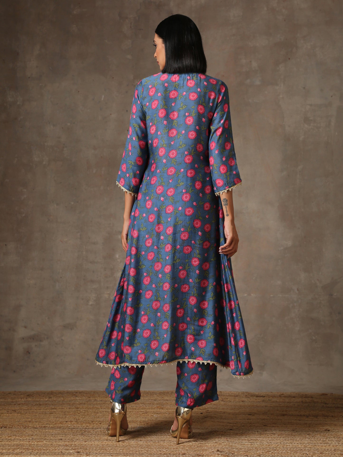 trueBrowns Blue Pink Printed Silk Kurta Pant Set | Swadesiicart