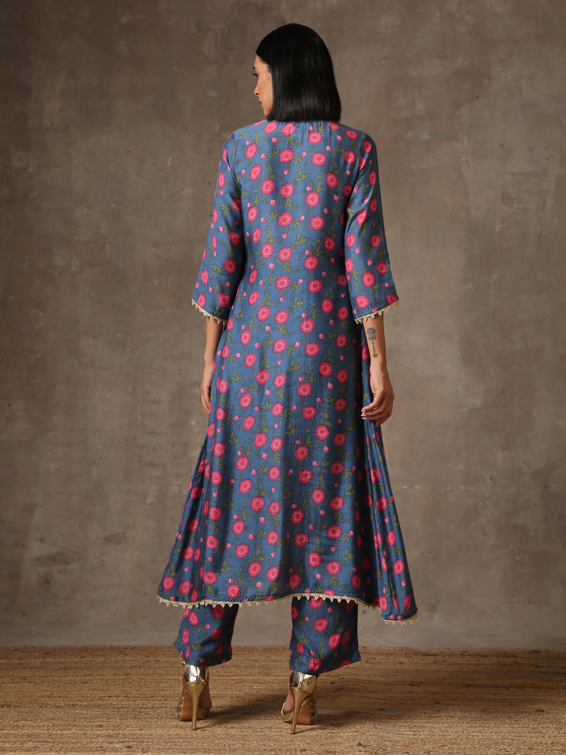 trueBrowns Blue Pink Printed Silk Kurta Pant Set | Swadesiicart
