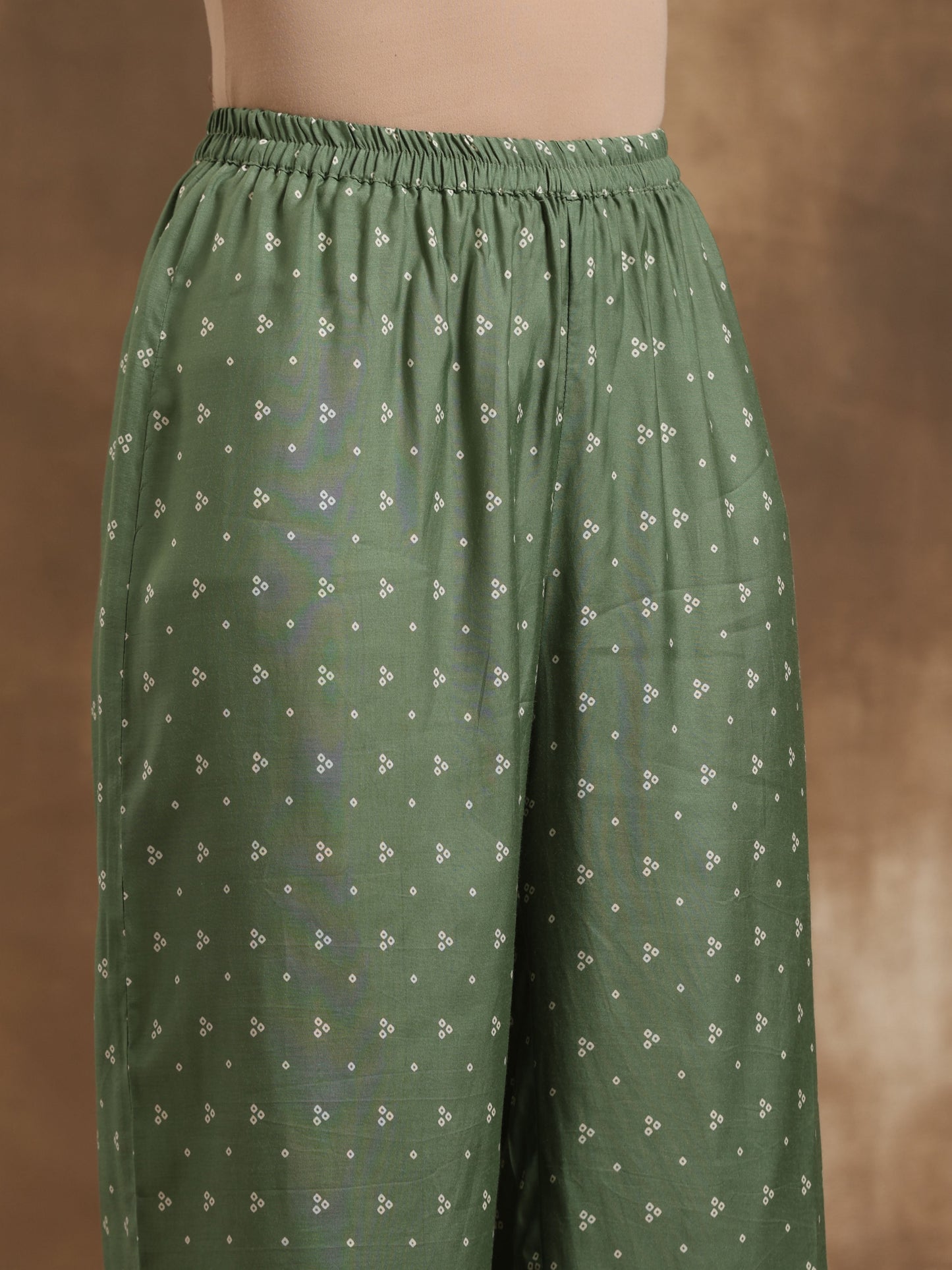 trueBrowns Light Green Bandhani Printed Silk Oversized Kurta Pant Set | Swadesiicart