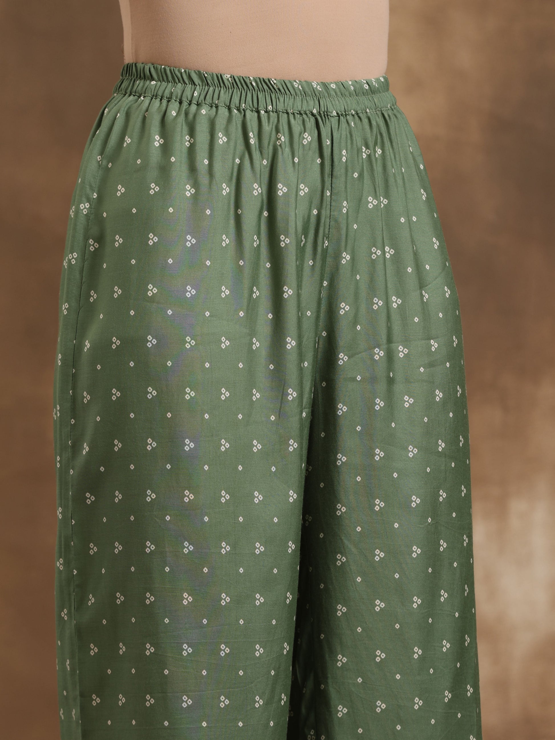 trueBrowns Light Green Bandhani Printed Silk Oversized Kurta Pant Set | Swadesiicart