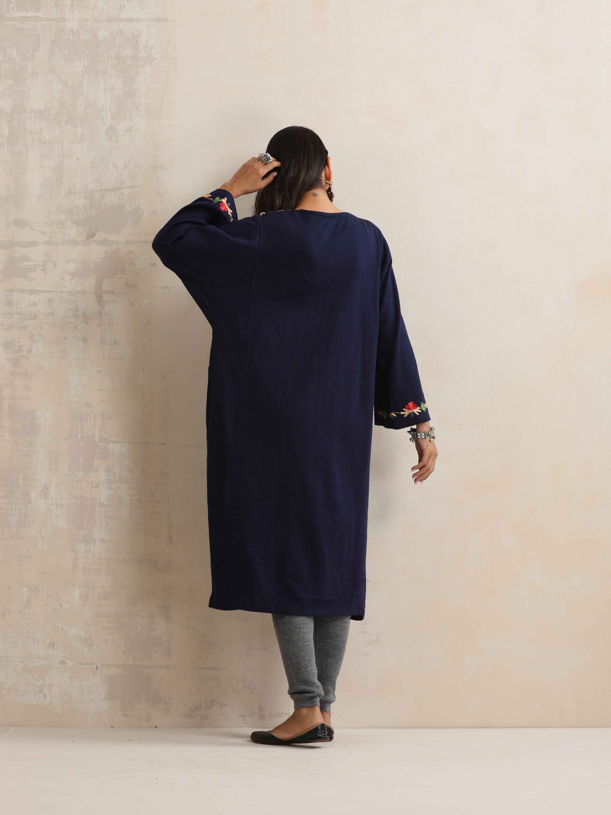 trueBrowns Blue Kashmiri Embroidered Woollen Phiran Kurta | Swadesiicart