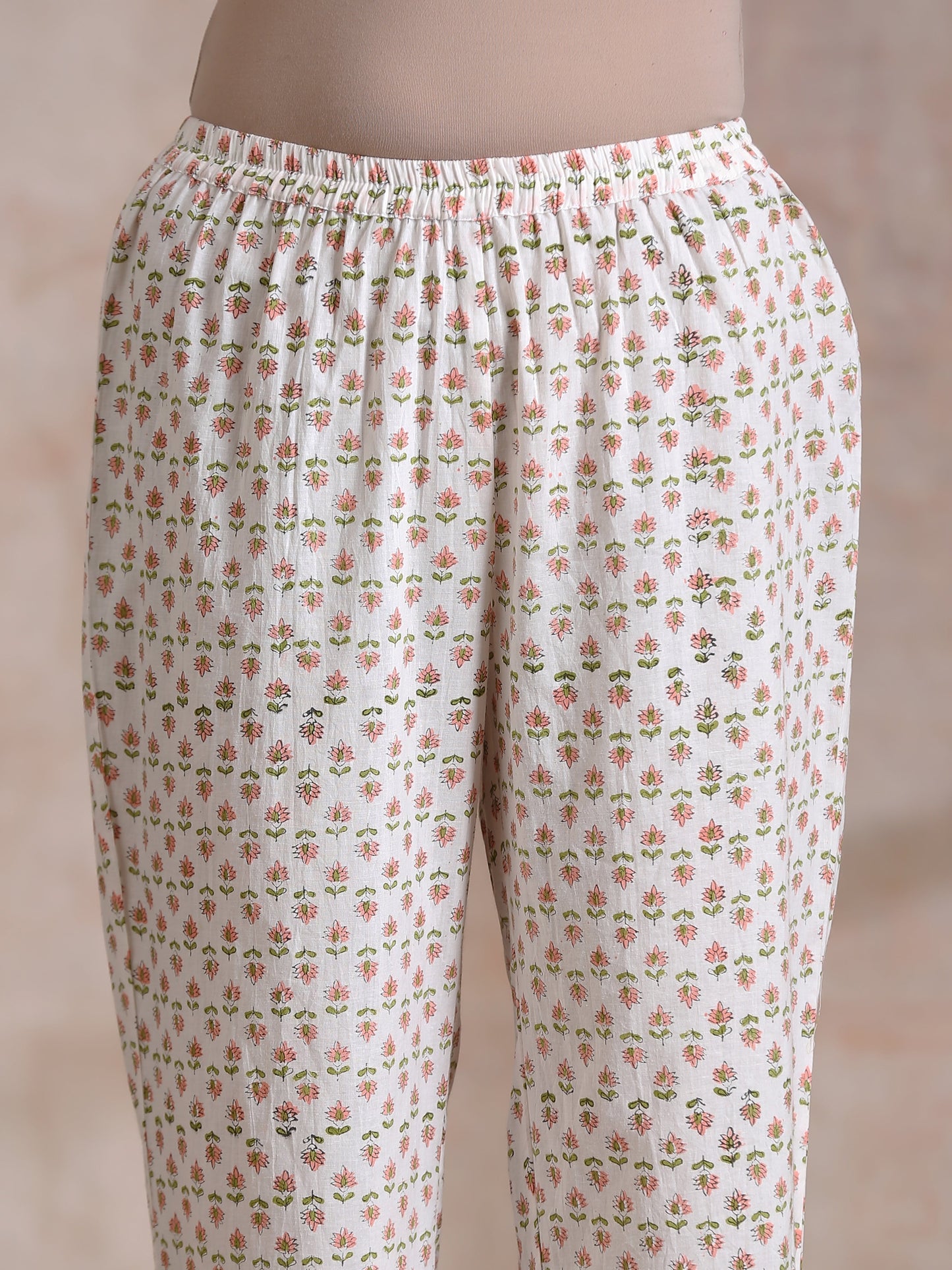 trueBrowns White With Small Floral Booti Print Cotton Pleated Co-Ord Set - Swadesiicart