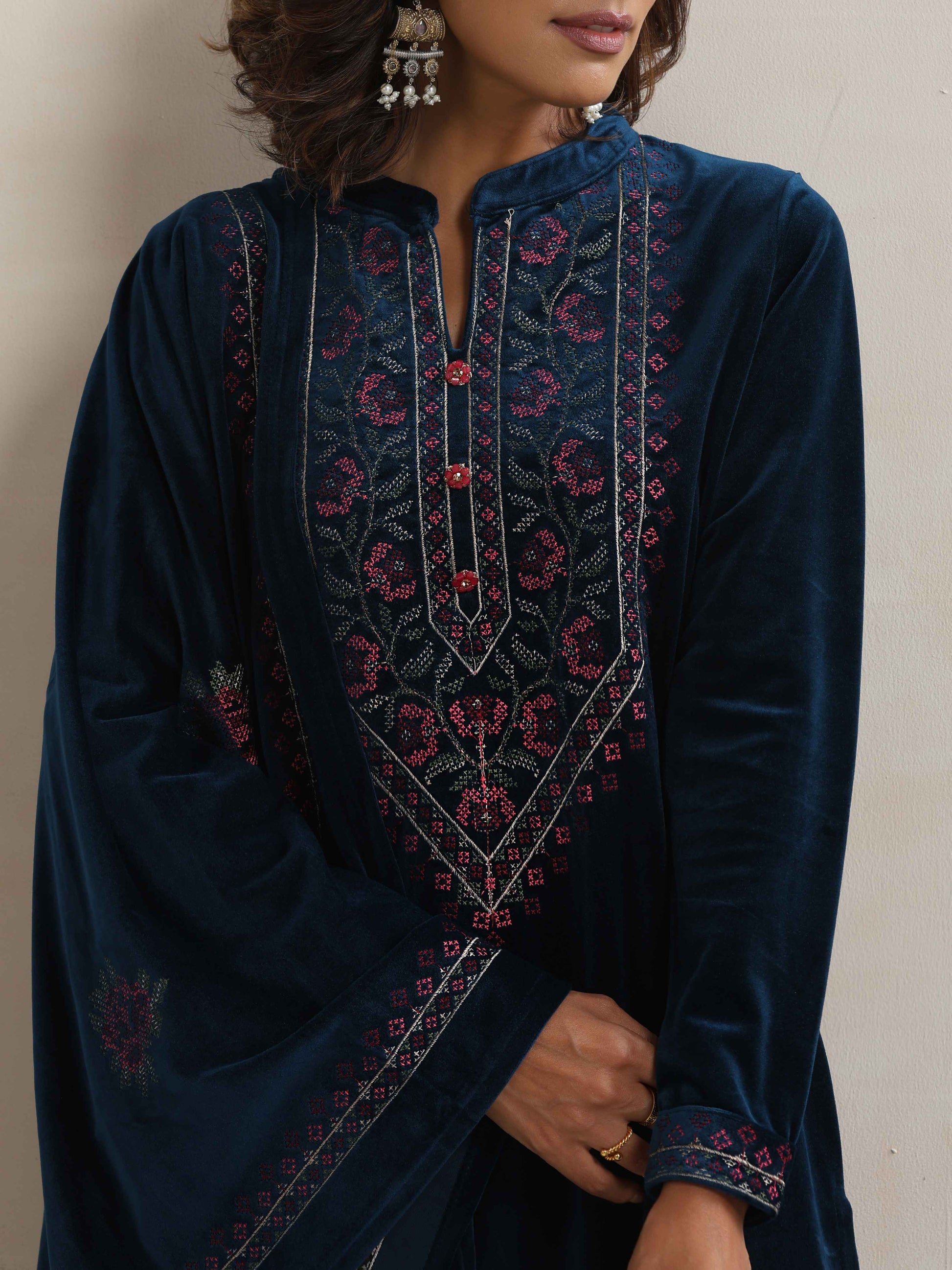 trueBrowns Blue Velvet Floral Embroidered Kurta Pant Dupatta Set | Swadesiicart