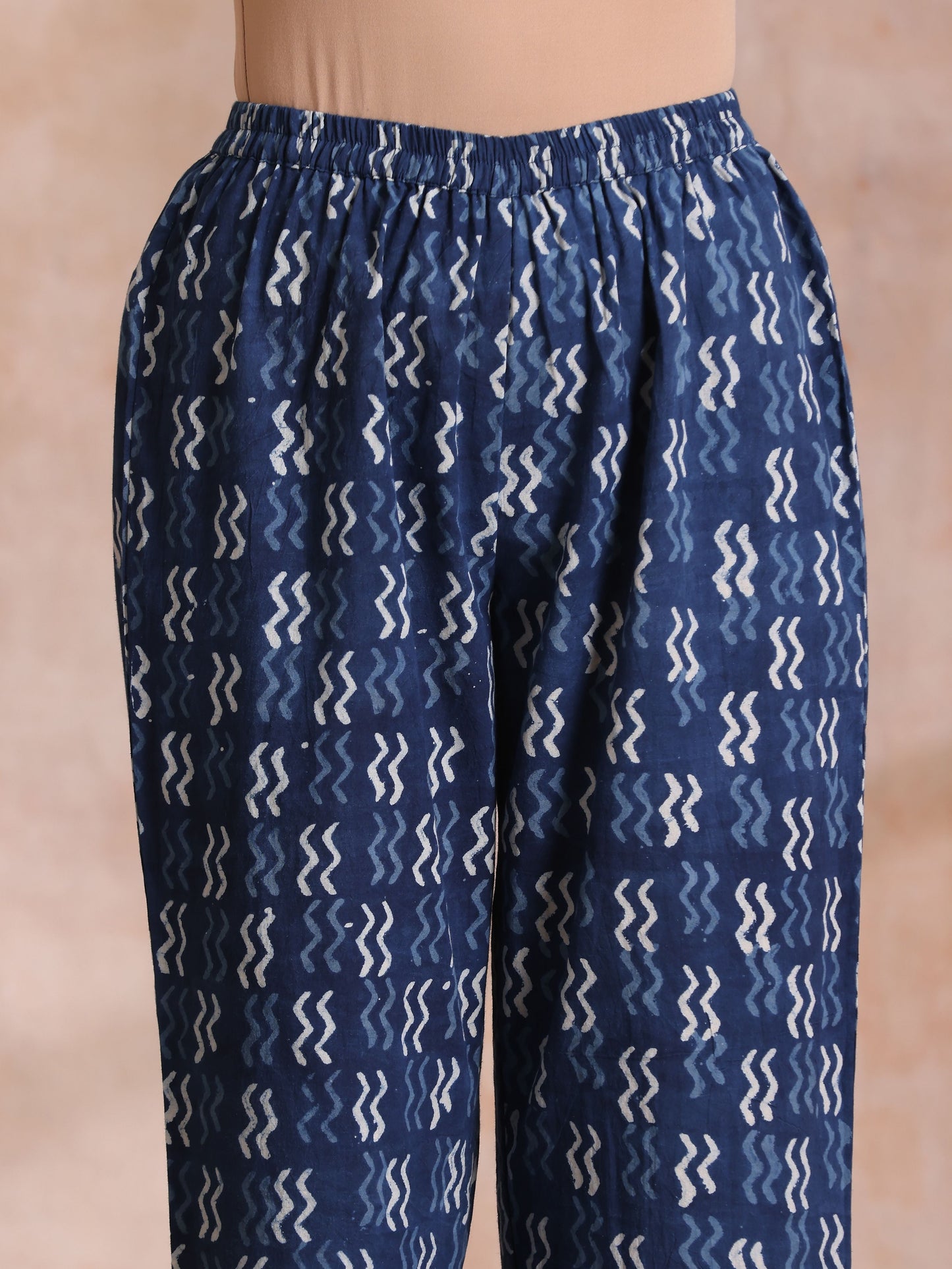 trueBrowns Indigo Dabu Zig-Zag Lines Print Cotton Sleeveless Kurta Pant Set | Swadesiicart