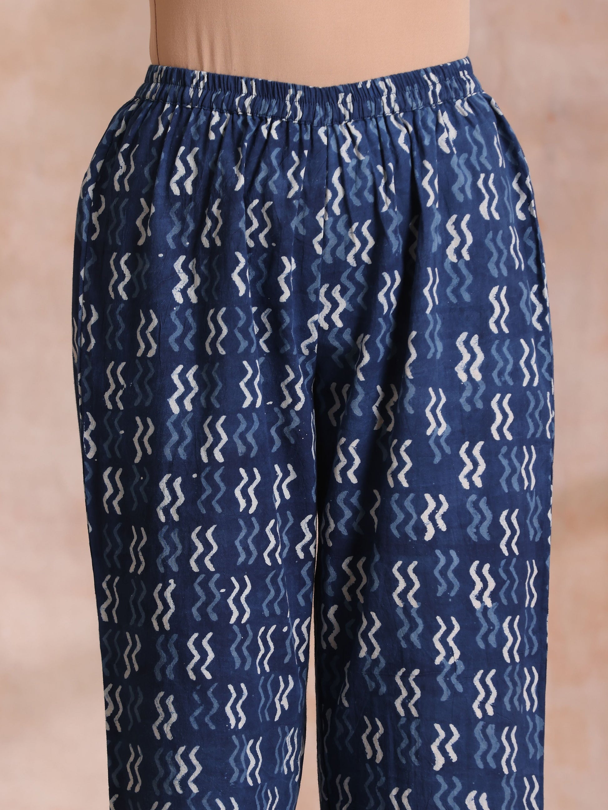 trueBrowns Indigo Dabu Zig-Zag Lines Print Cotton Sleeveless Kurta Pant Set | Swadesiicart
