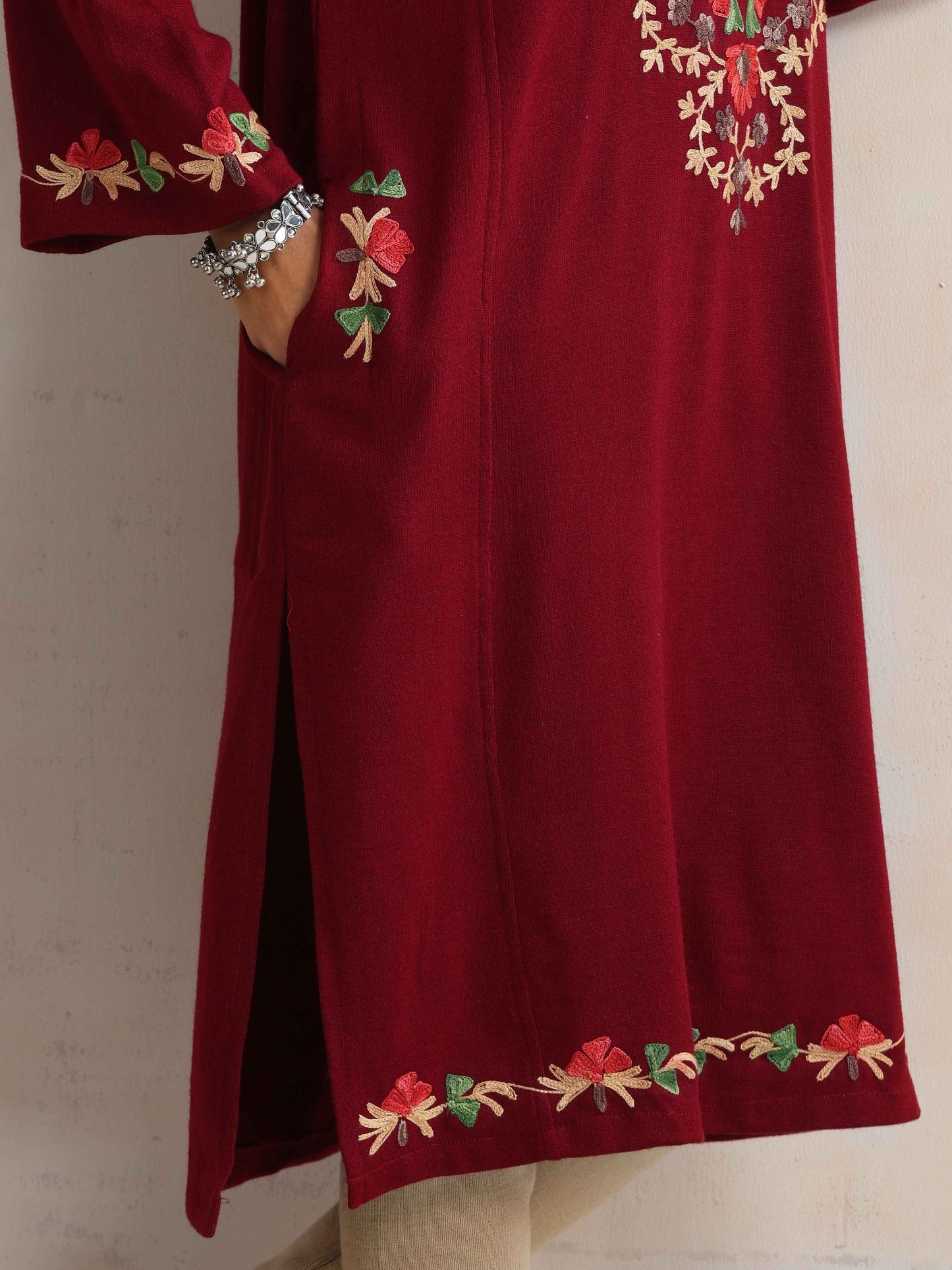 trueBrowns Maroon Kashmiri Embroidered Woollen Phiran Kurta | Swadesiicart
