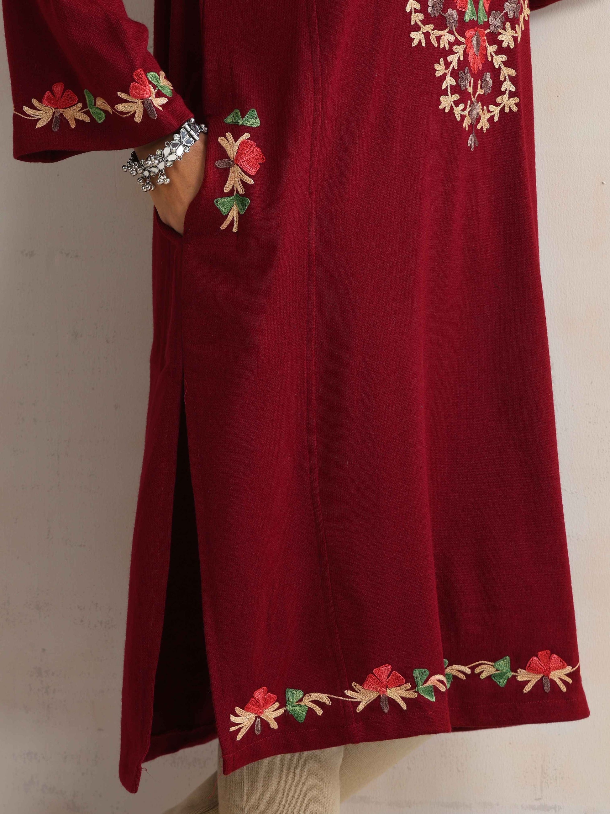 trueBrowns Maroon Kashmiri Embroidered Woollen Phiran Kurta | Swadesiicart