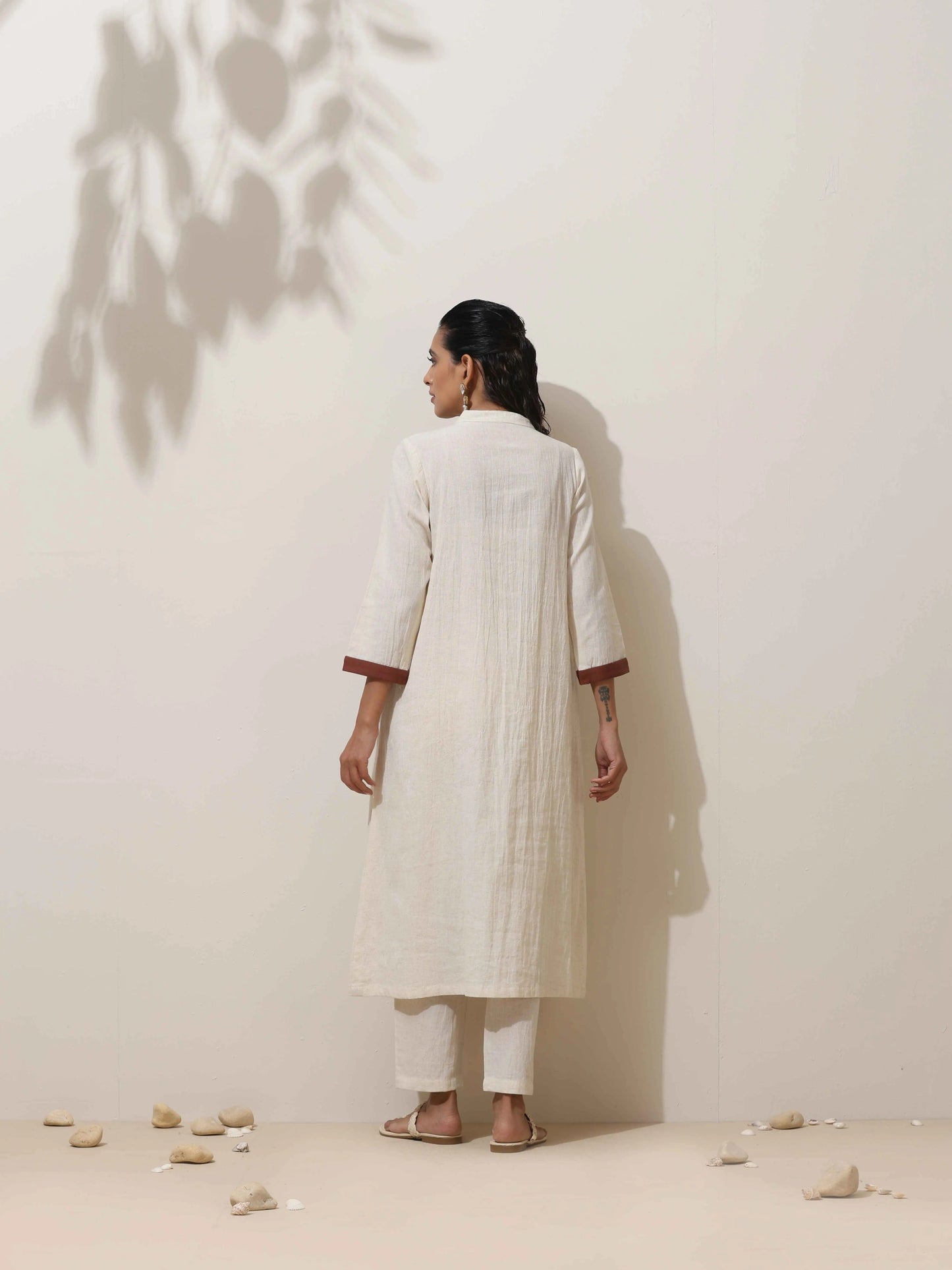 trueBrowns Off-White Cotton Linen Kurta Pant Set | Swadesiicart
