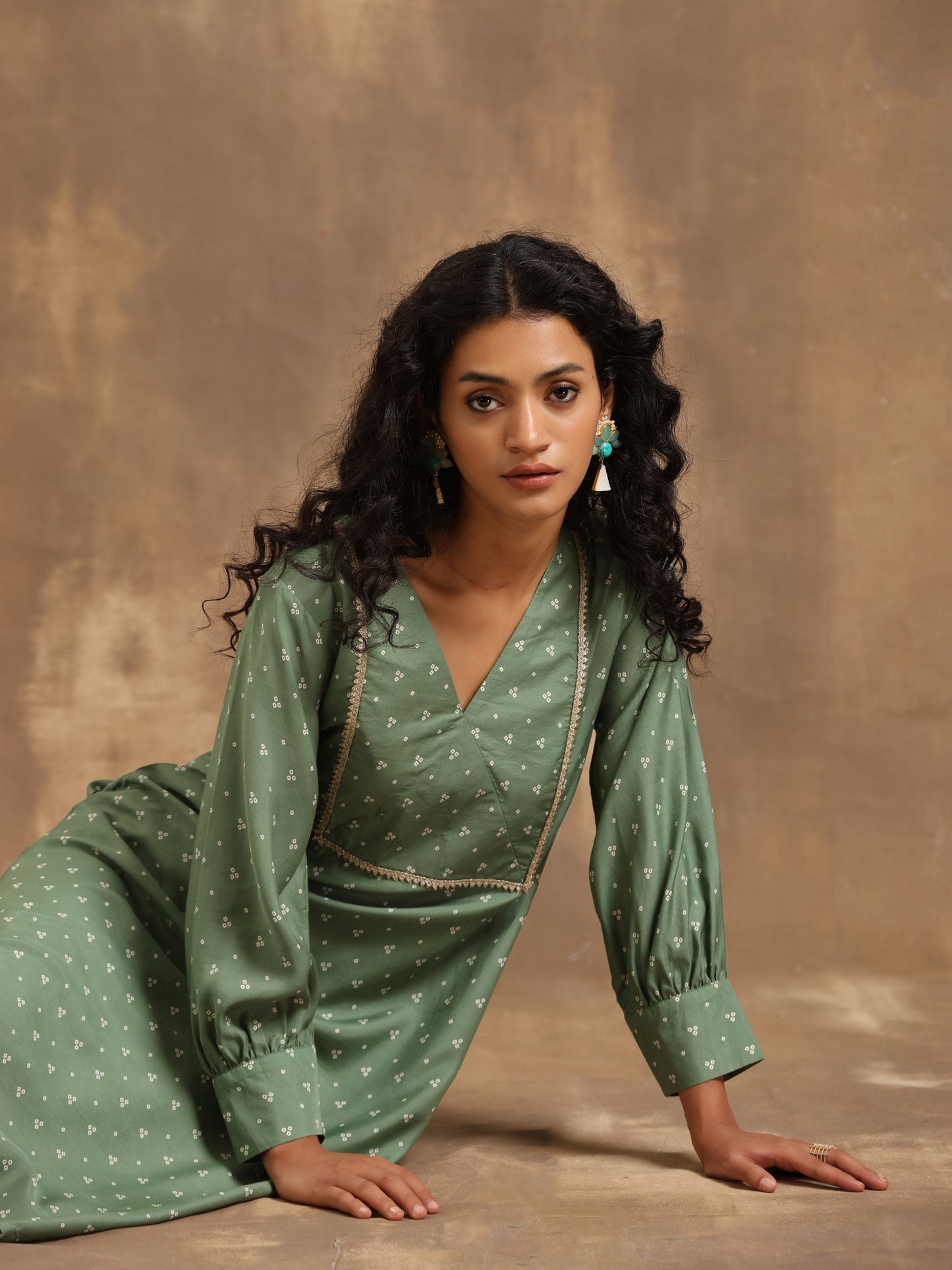 trueBrowns Light Green Bandhani Printed Silk Kurta Pant Set | Swadesiicart