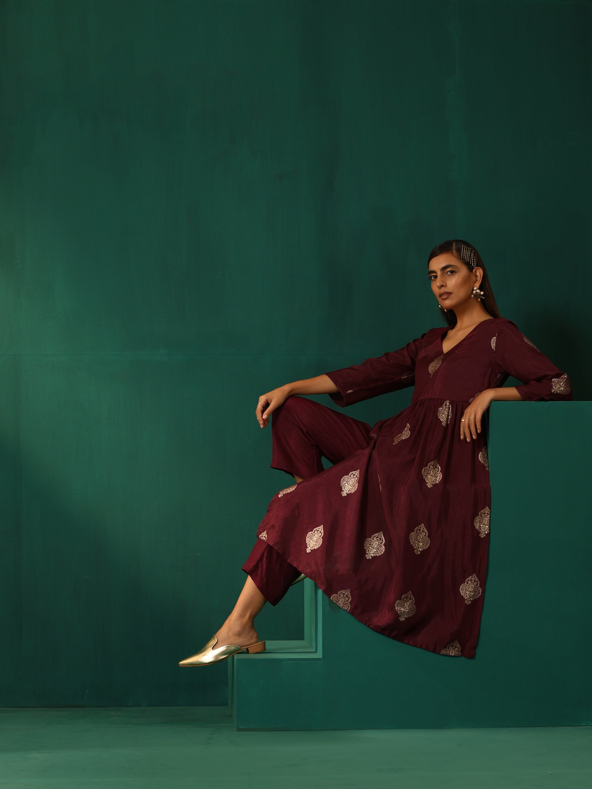 trueBrowns Wine Geometric Viscose Silk High Slit Kurta Pant Set | Swadesiicart