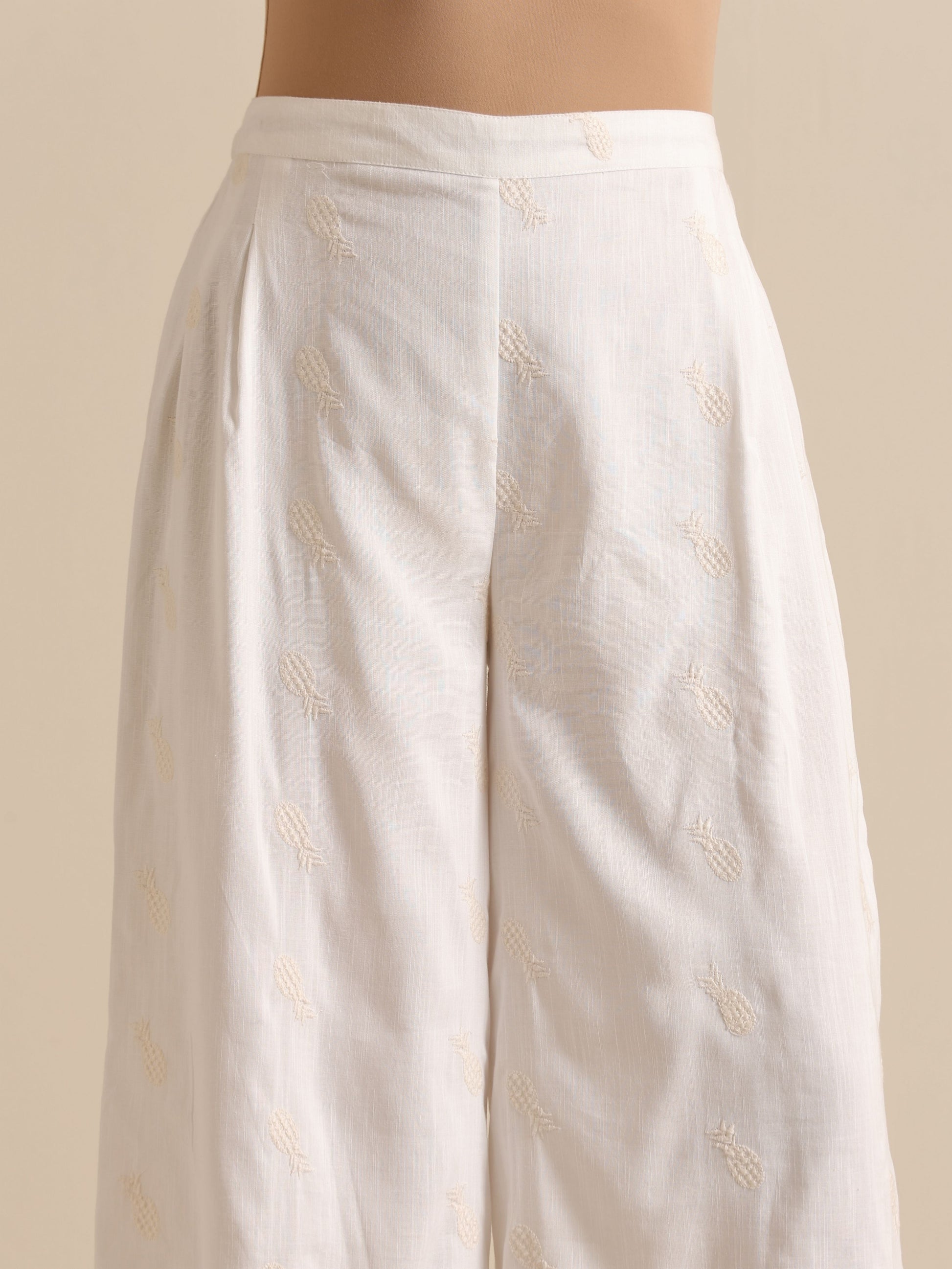 trueBrowns White Pineapple Sleeveless Jacket Pant Set | Swadesiicart