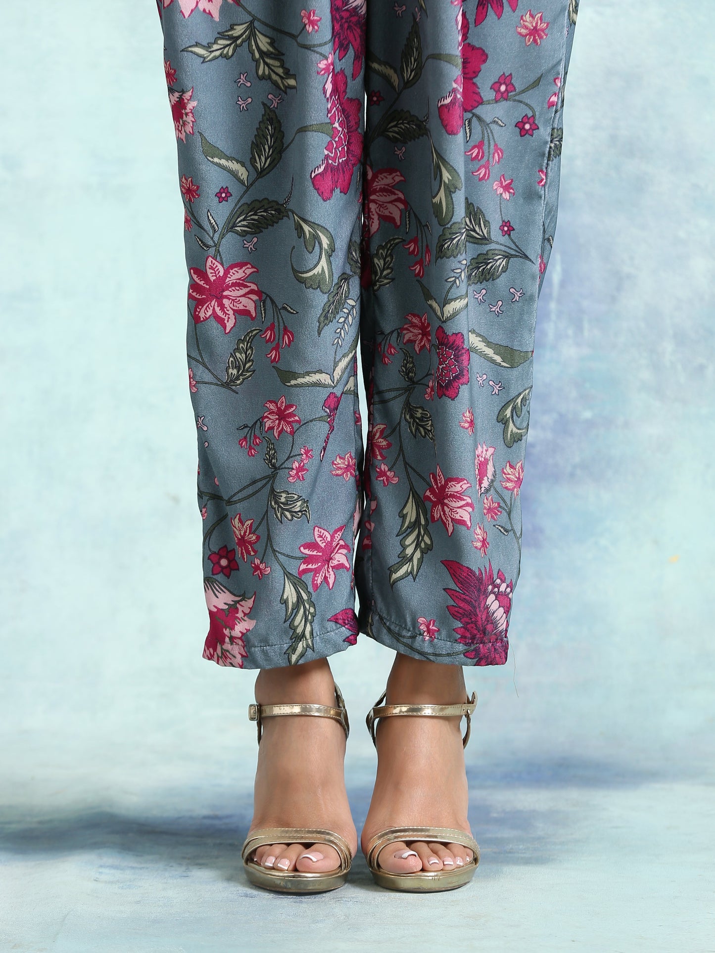 trueBrowns Grey Velvet Lace Kurta Pant Set | Swadesiicart