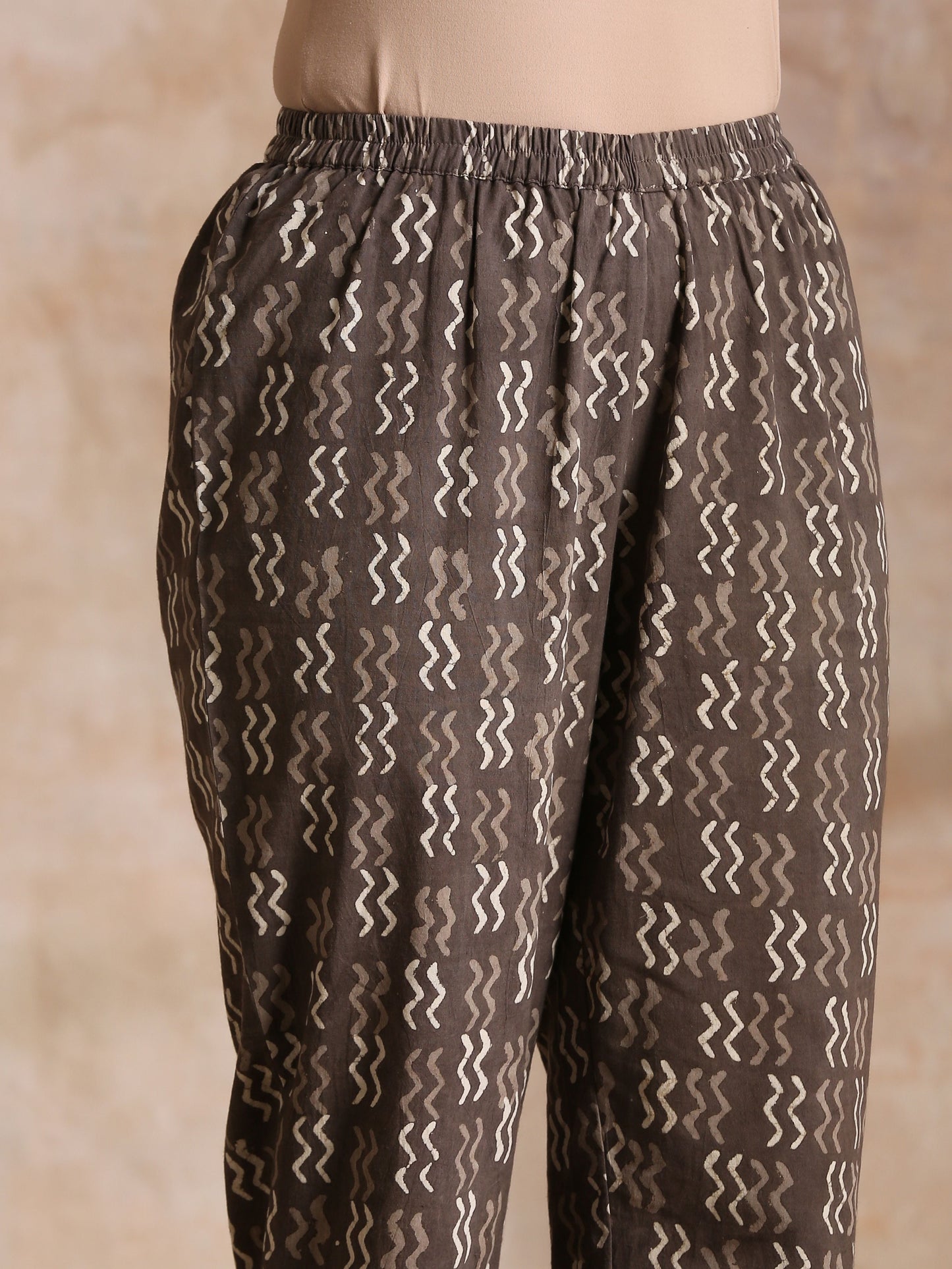trueBrowns Clay Dabu Zig-Zag Motifs Print Cotton Flared Kurta Pant Set | Swadesiicart