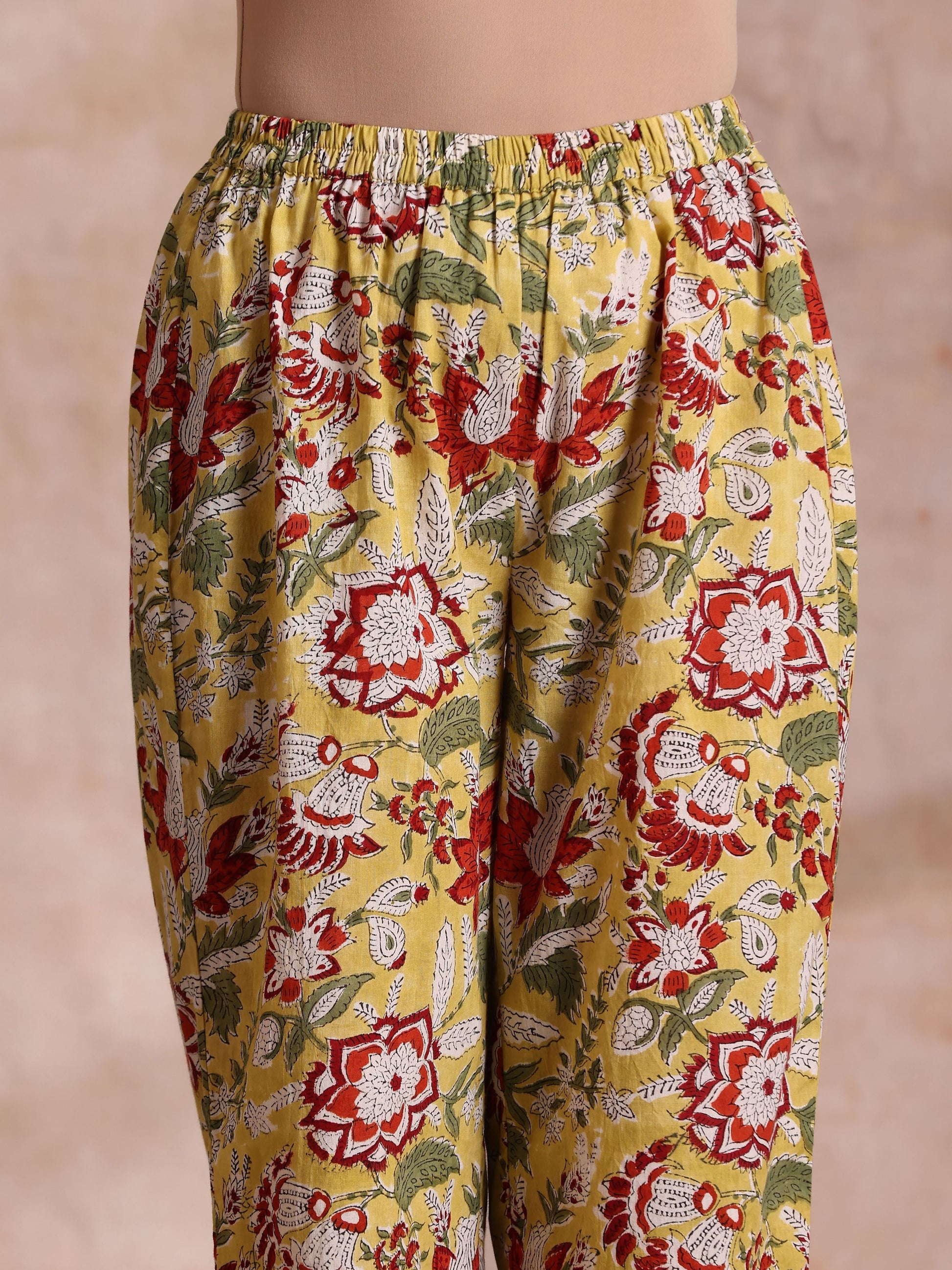 trueBrowns Red Overall Floral On White Cotton Block Print Kurta Pant Set | Swadesiicart