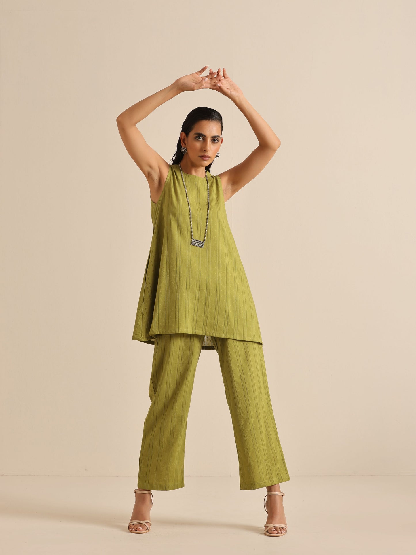 trueBrowns Green Dobby Sleeveless Co-Ord Set - Swadesiicart