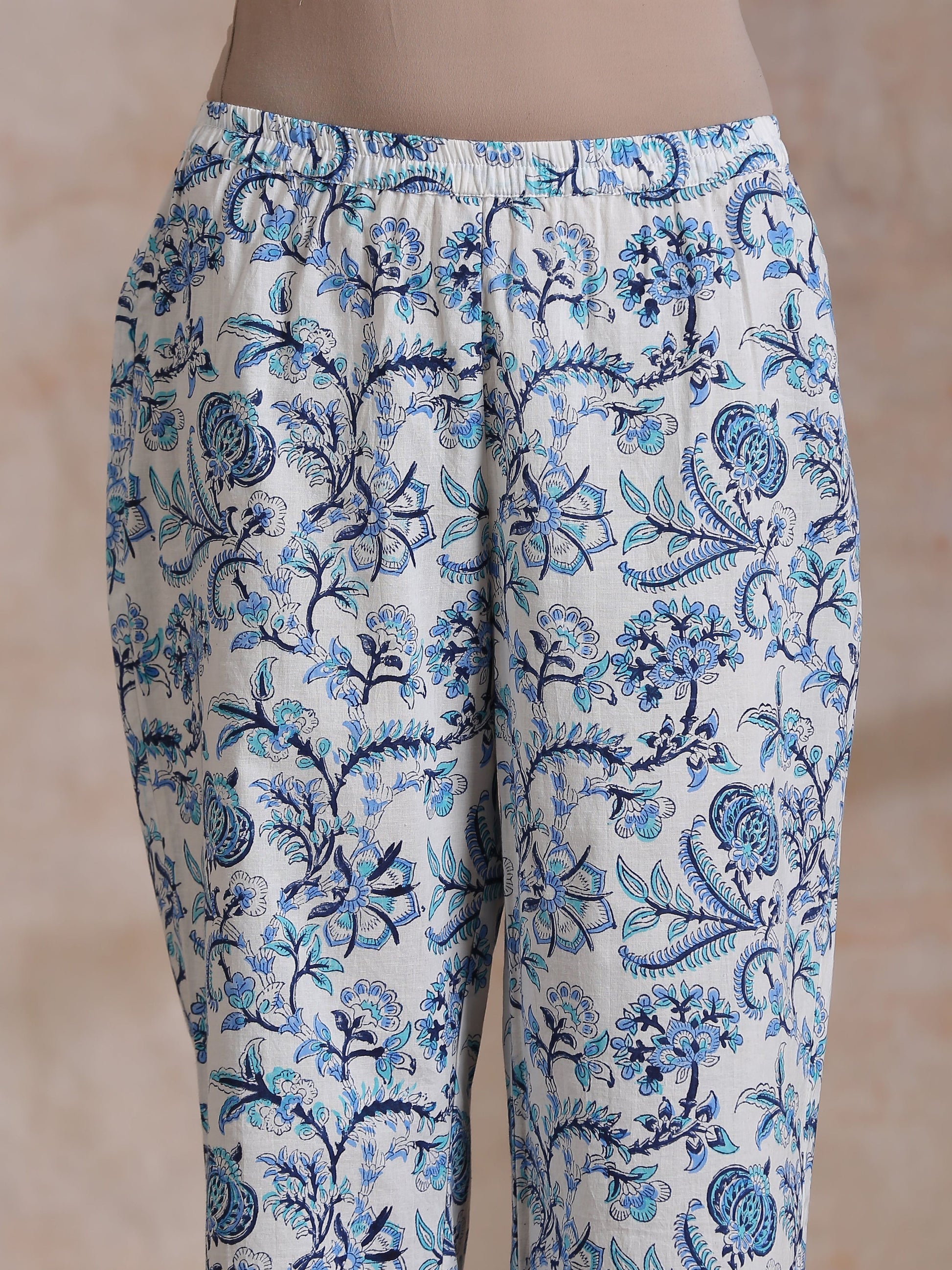 trueBrowns White With Overall Blue Print Cotton Slit Gathered Kurta Set | Swadesiicart