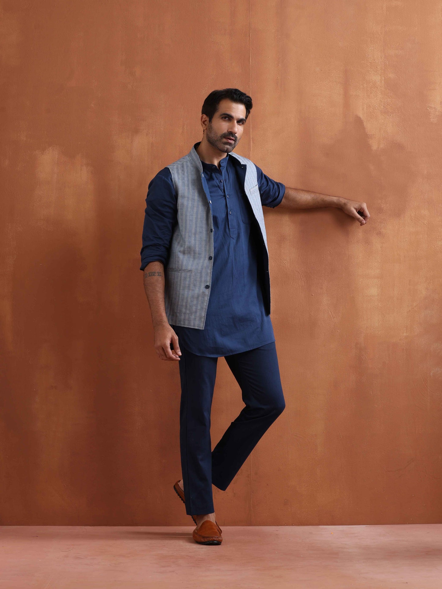 trueBrowns Men's Blue Chanderi Reversible Nehru Jacket | Swadesiicart