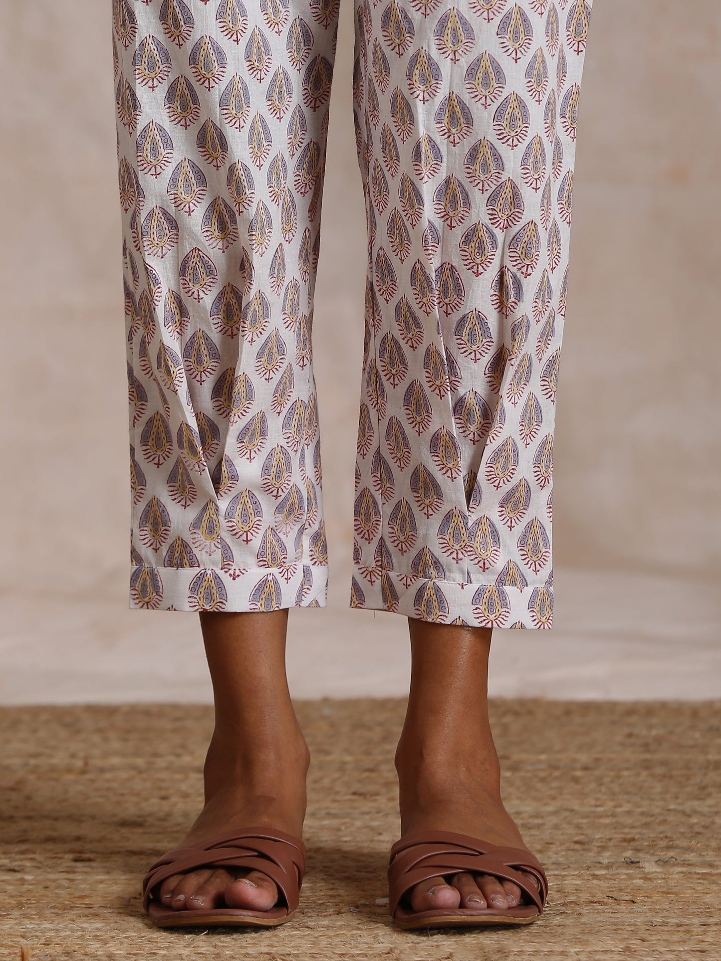trueBrowns White With Grey Buta Block Print Cotton Sleeveless Co-Ord Set - Swadesiicart