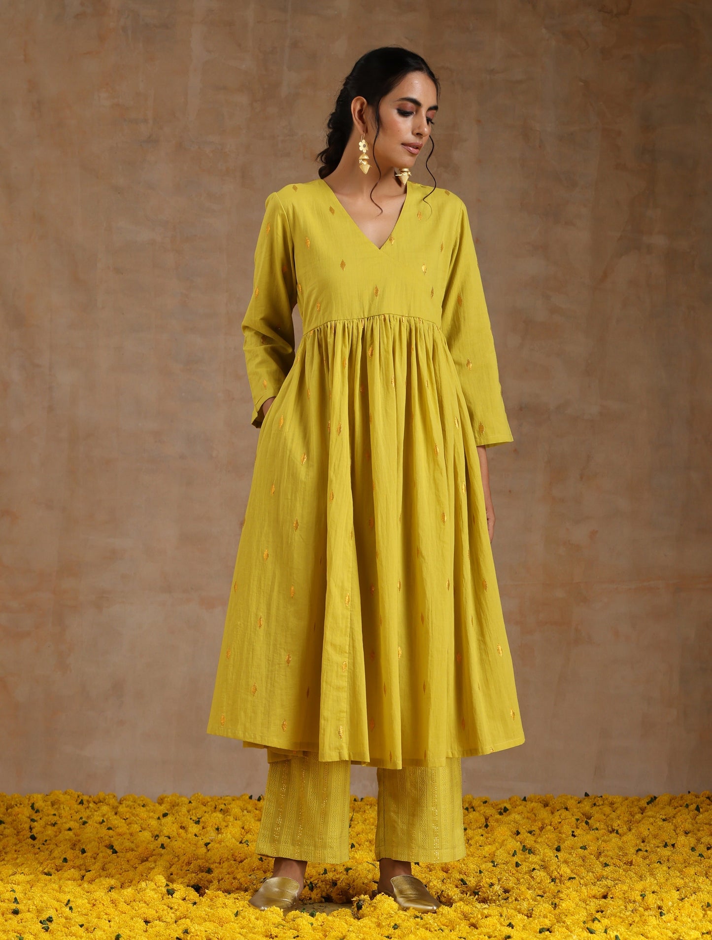 trueBrowns Lime Gold Cotton Kalidar Kurta Set | Swadesiicart