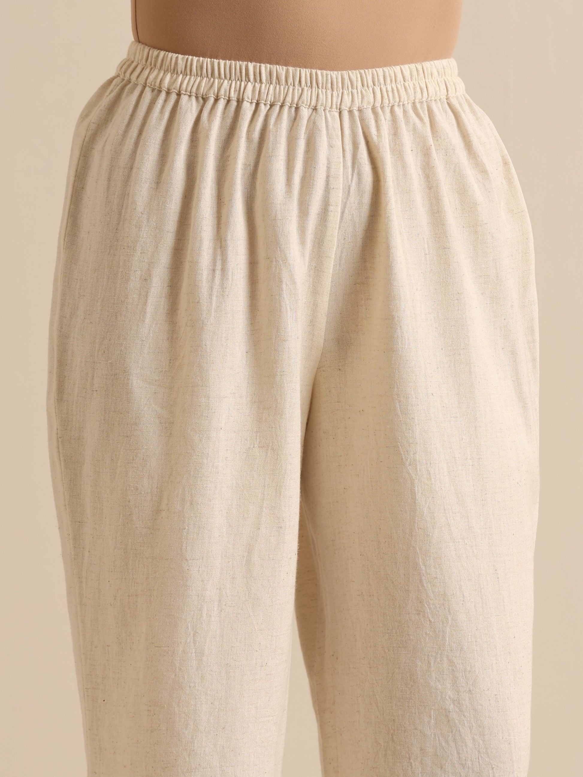 trueBrowns Off-White Sleeveless Kurta Pant Set | Swadesiicart