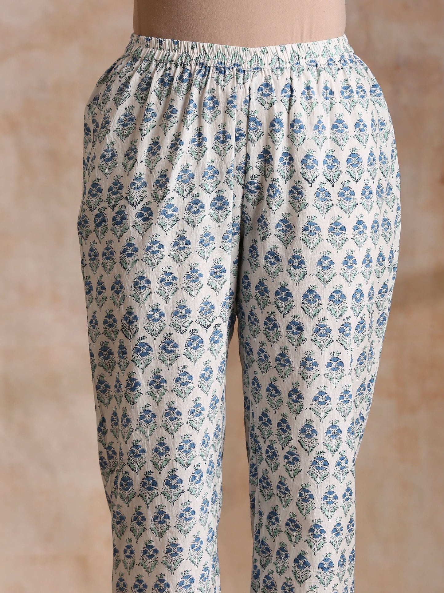 trueBrowns White With Blue Green Buta Print Cotton Flared Kurta Pant Set | Swadesiicart