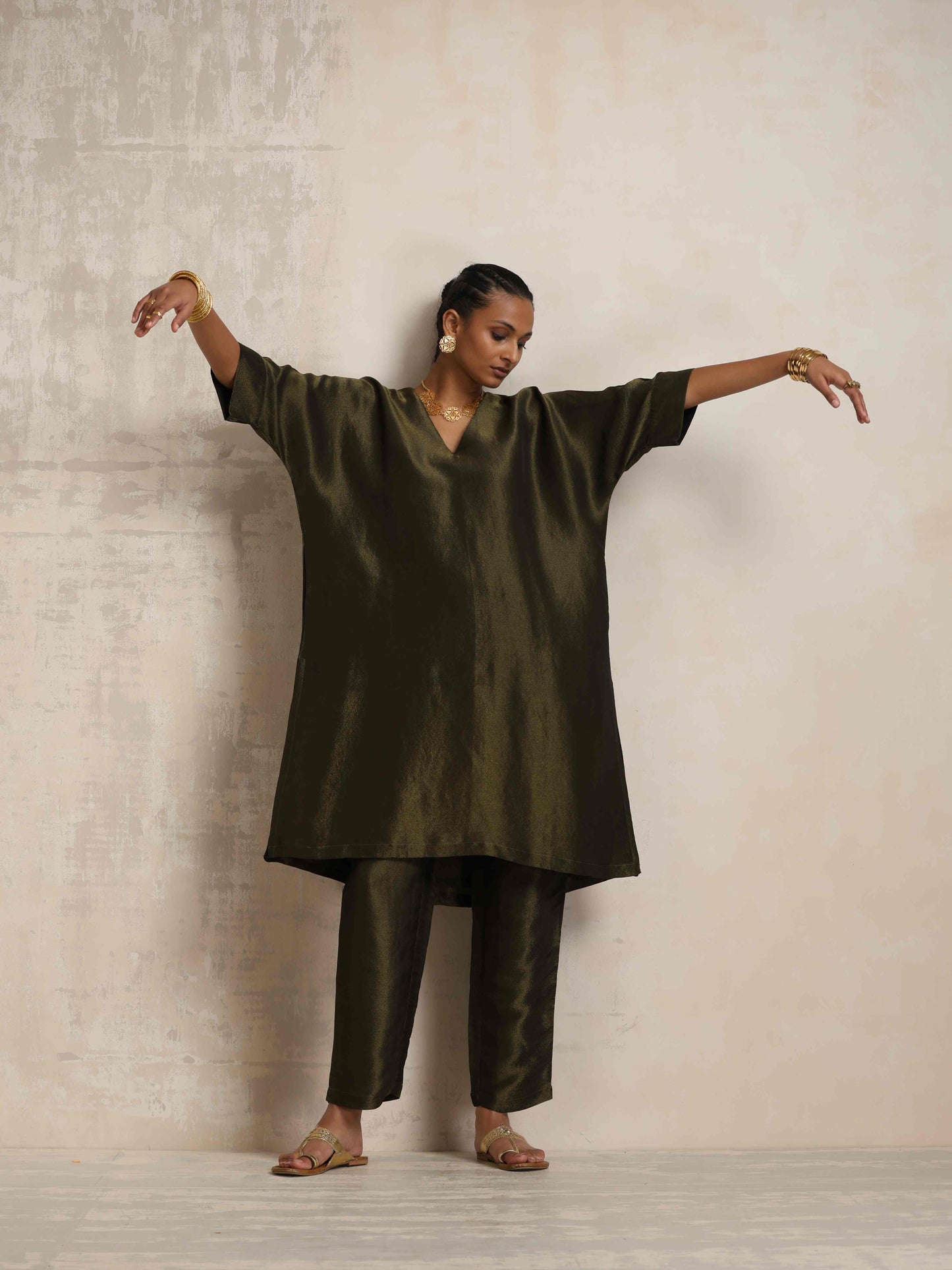 trueBrowns Olive Green Tissue Kurta Co-ord Set - Swadesiicart