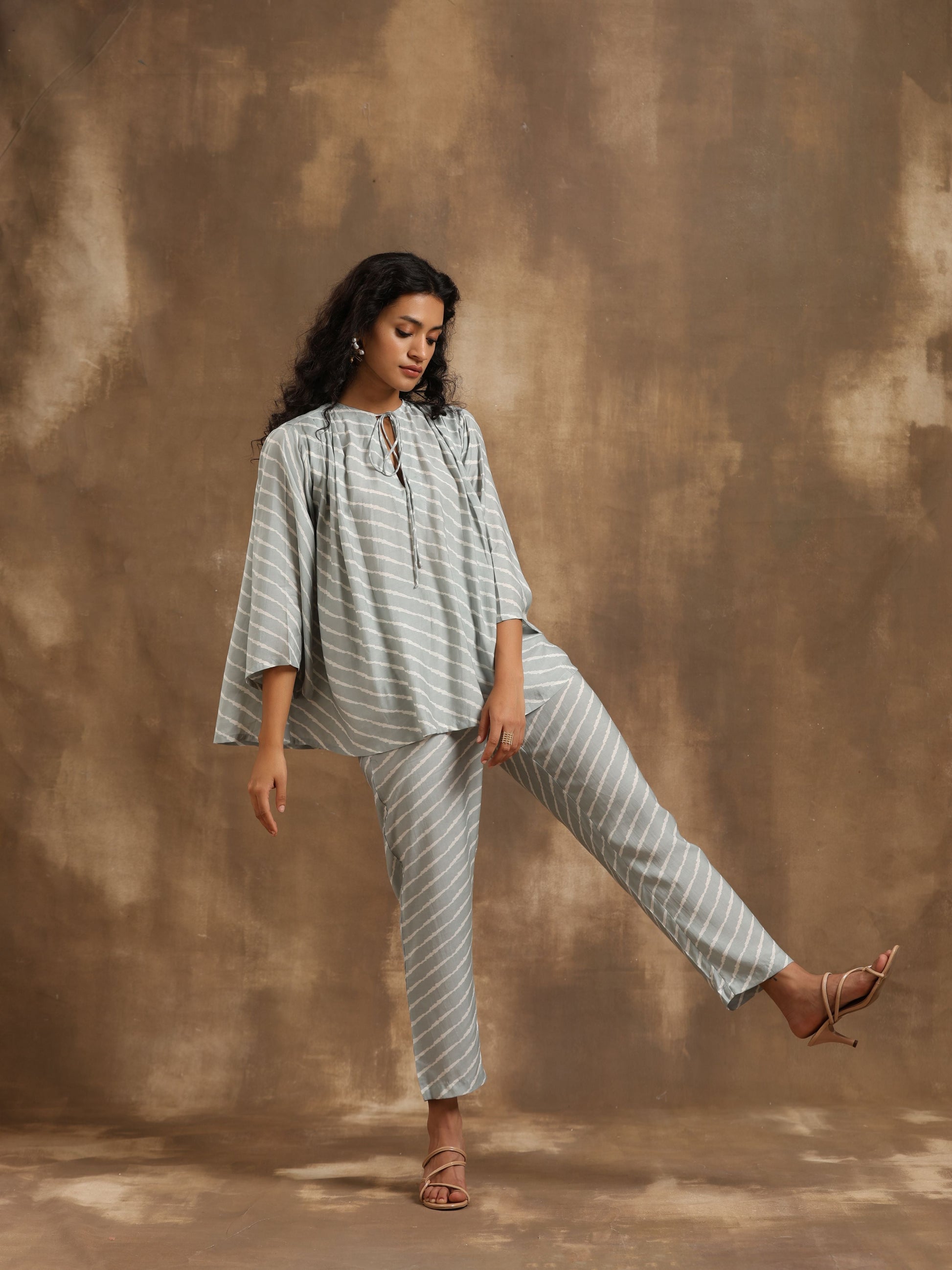 trueBrowns Grey Lehariya Printed Silk Co-Ord Set - Swadesiicart