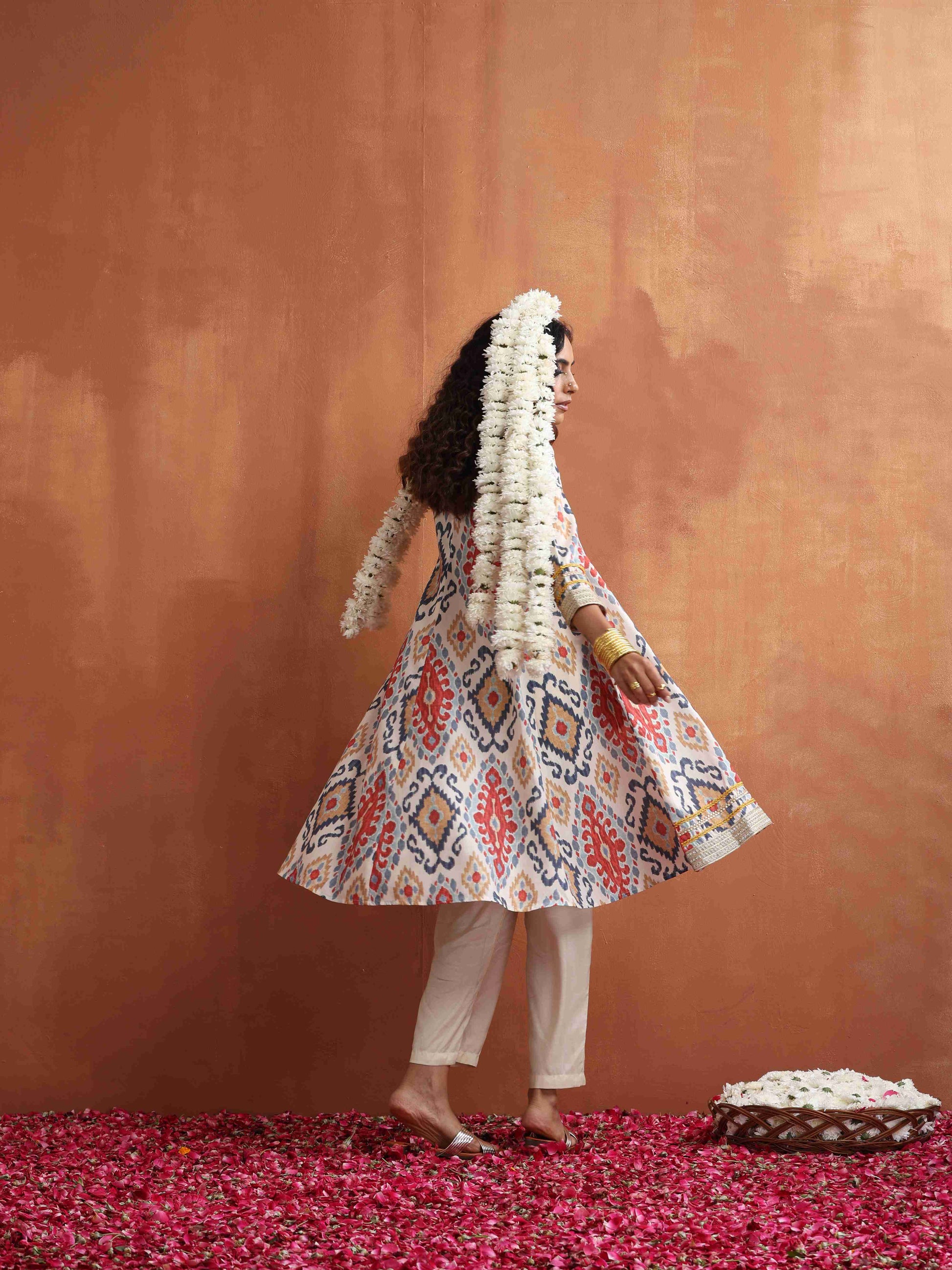 trueBrowns Off White Ikat Print Anarkali Kurta Co-ord Set - Swadesiicart