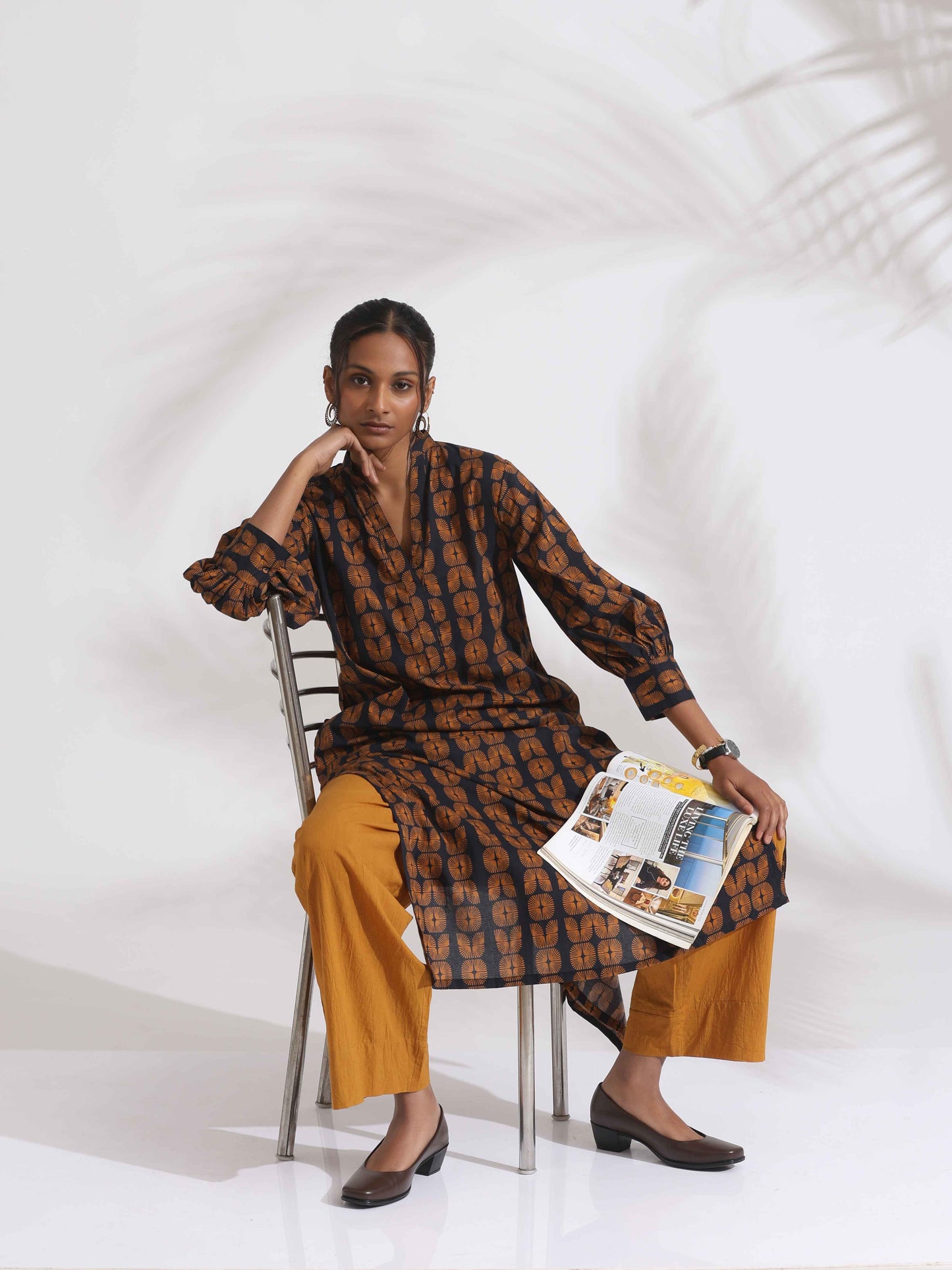 trueBrowns Black Cotton Print Straight Kurta Set | Swadesiicart
