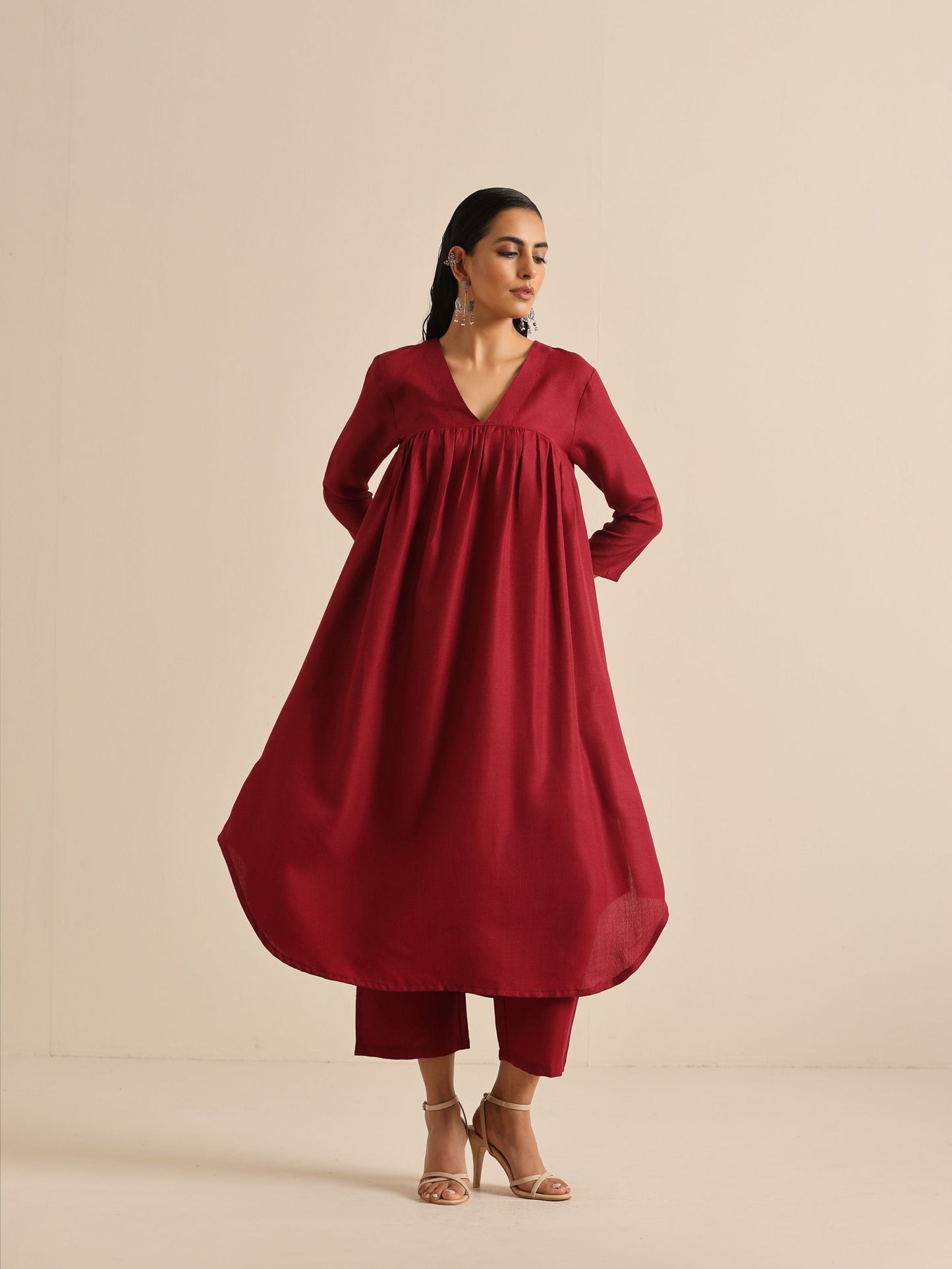 trueBrowns Maroon Slub Gathered Kurta Pant Set | Swadesiicart