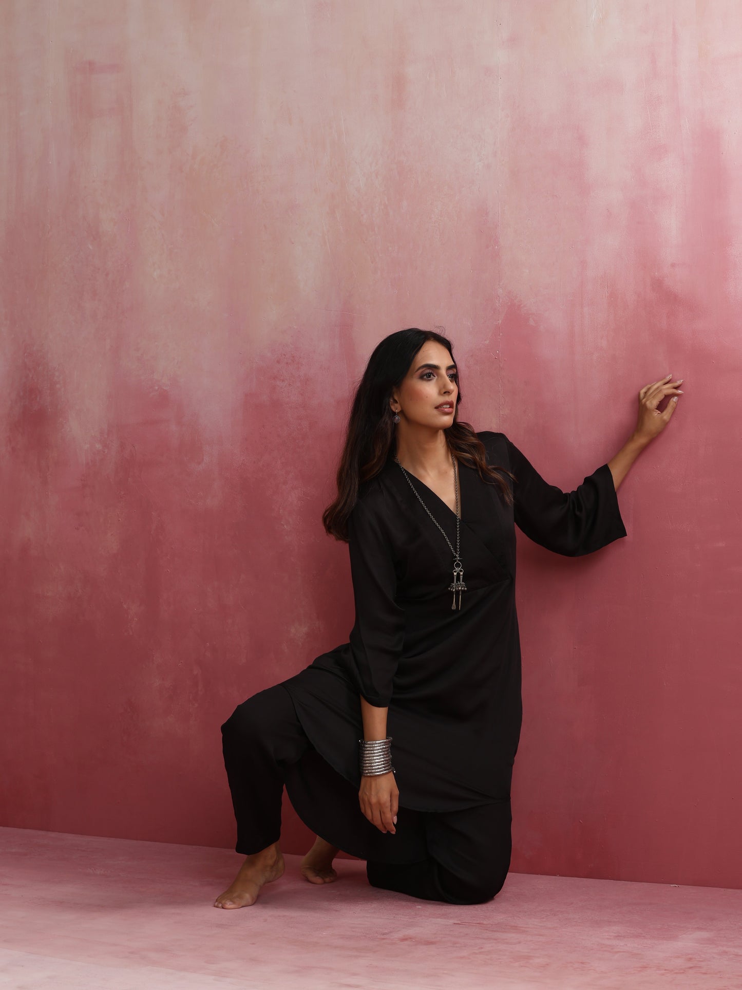 trueBrowns Black V Neck Kurta Co-ord Set - Swadesiicart