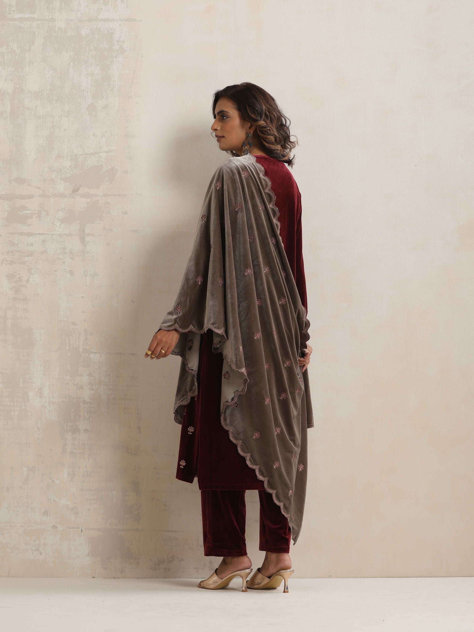 trueBrowns Maroon Velvet Embroidered Kurta Pant Dupatta Set | Swadesiicart