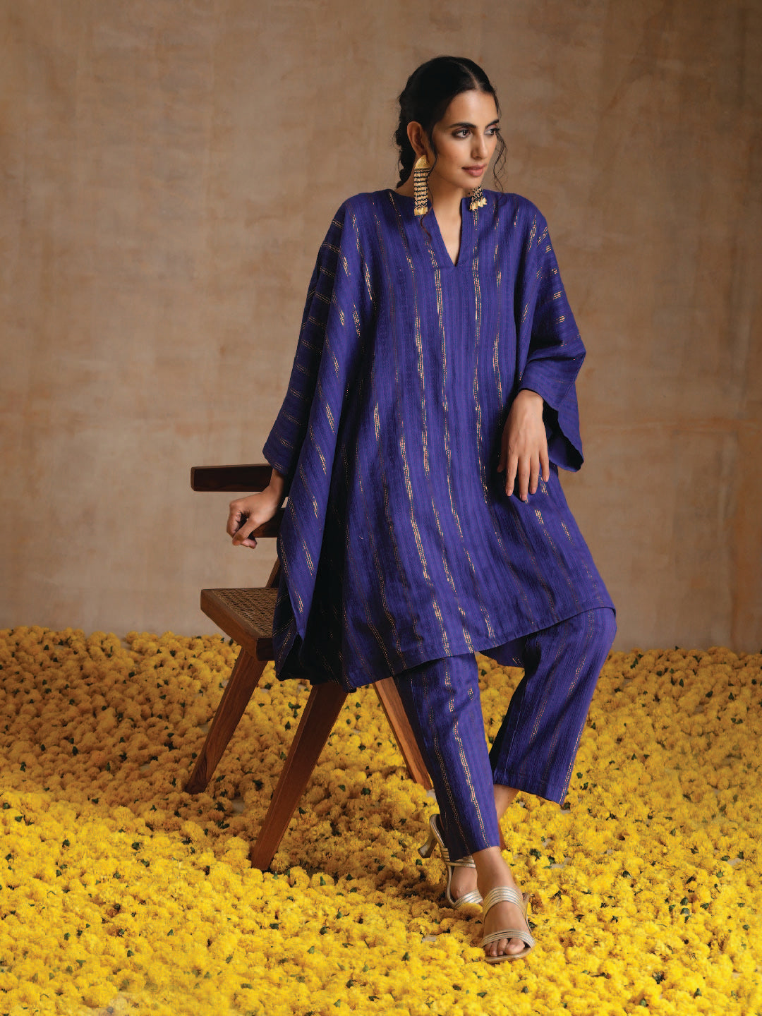trueBrowns Spectrum Blue Gold Cotton Oversized Round Co-Ord Set - Swadesiicart