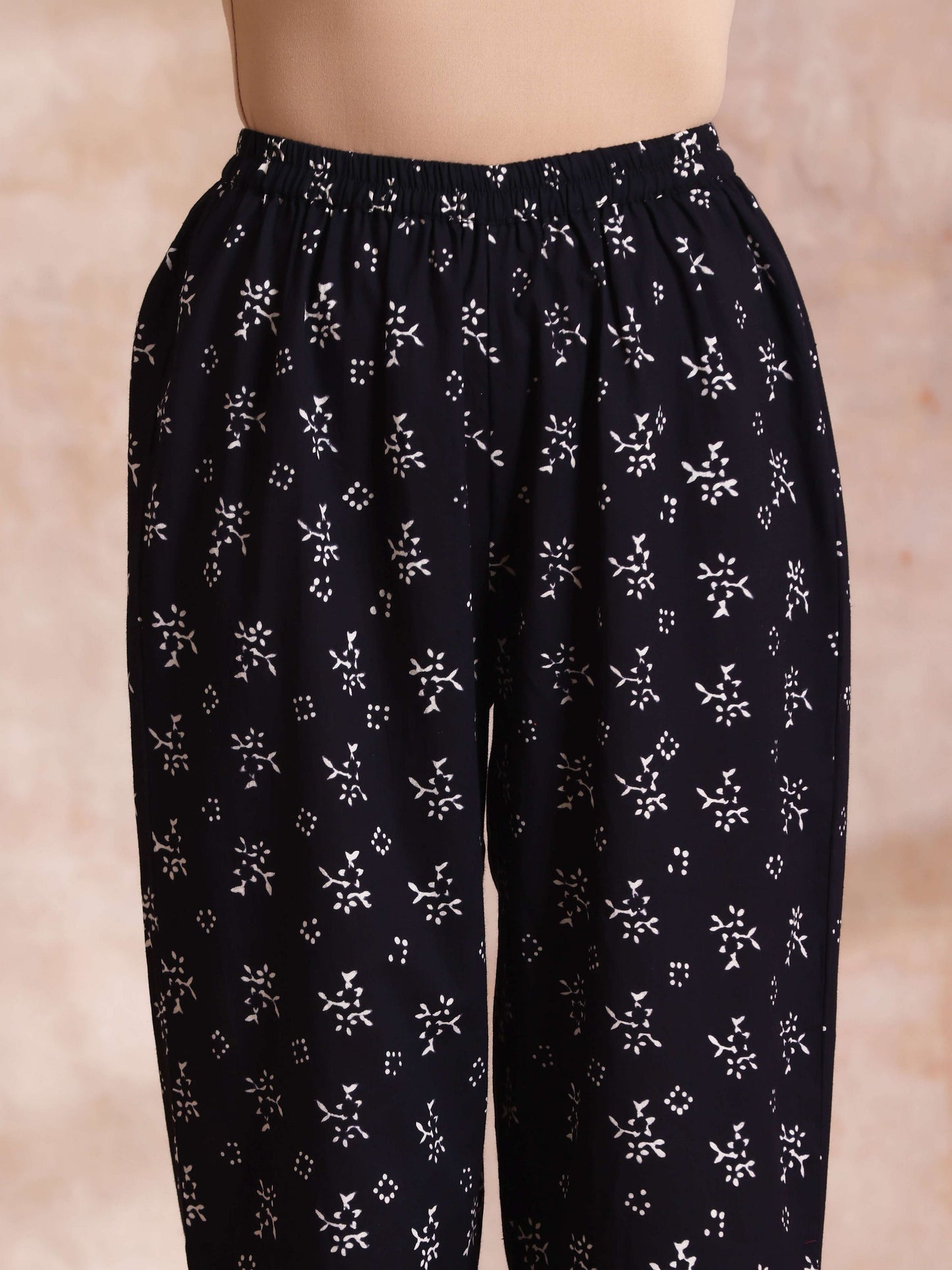 trueBrowns Black White Floral Print Cotton Collar Short Co-Ord Set - Swadesiicart