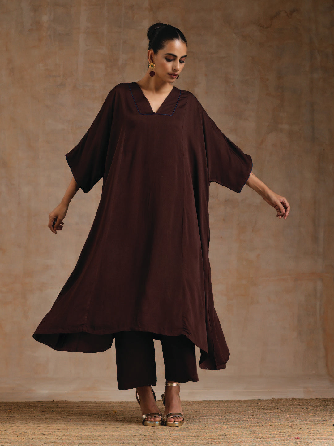 trueBrowns Cola Brown Modal Satin Oversized Kurta Set | Swadesiicart