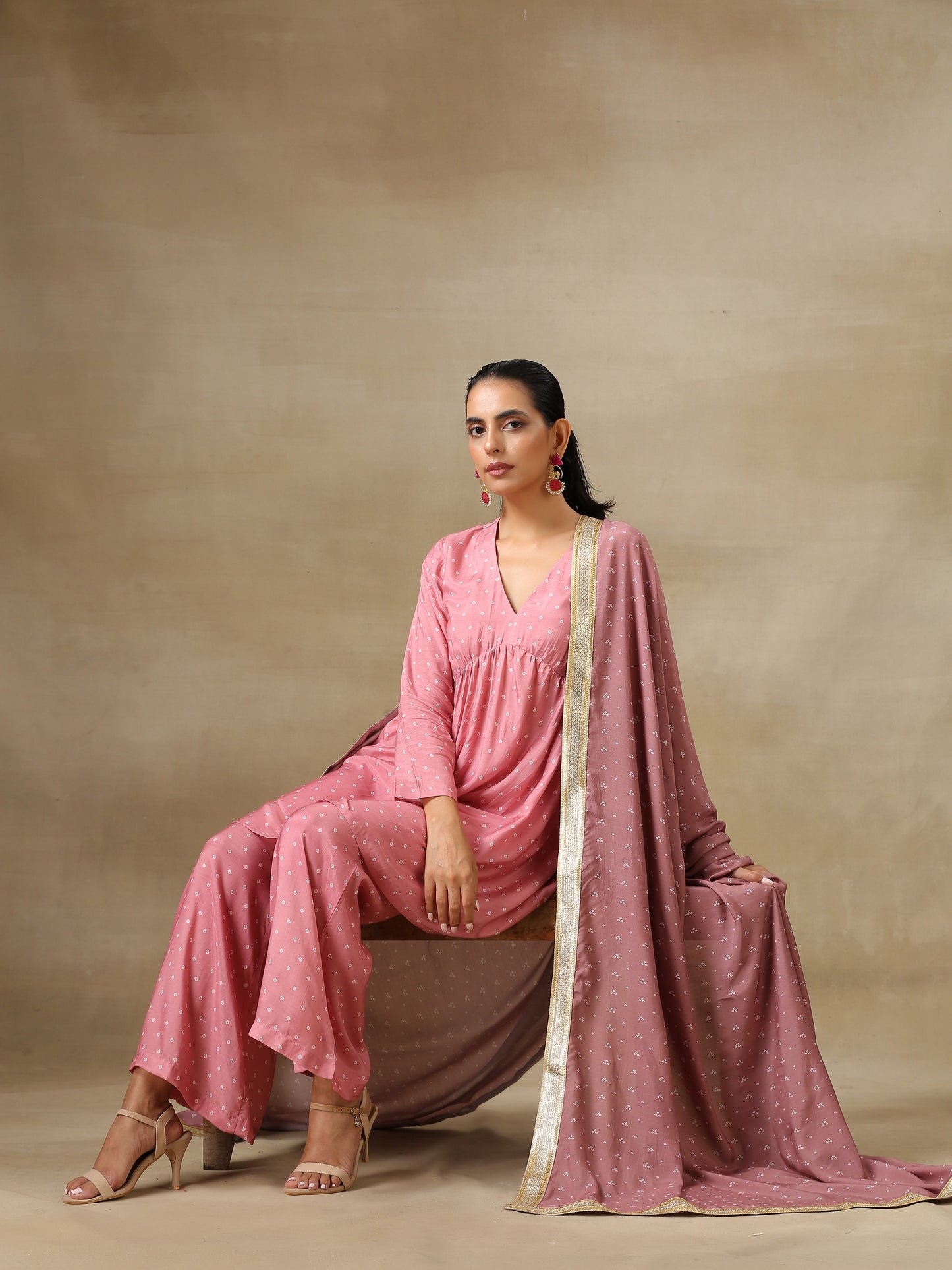 trueBrowns Light Mauve Bandhani Printed Silk Flared Kurta Pant Dupatta Set | Swadesiicart