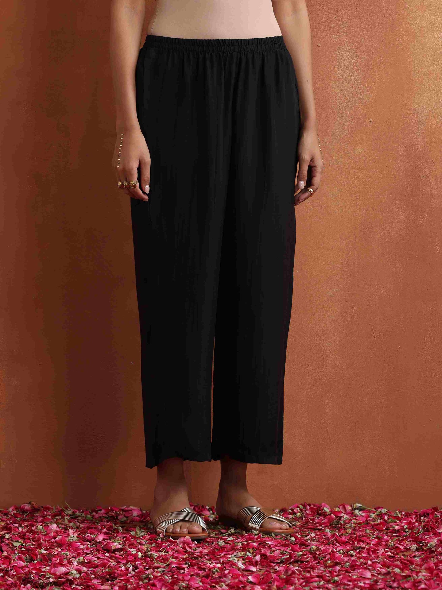 trueBrowns Black Print Straight Kurta Set | Swadesiicart
