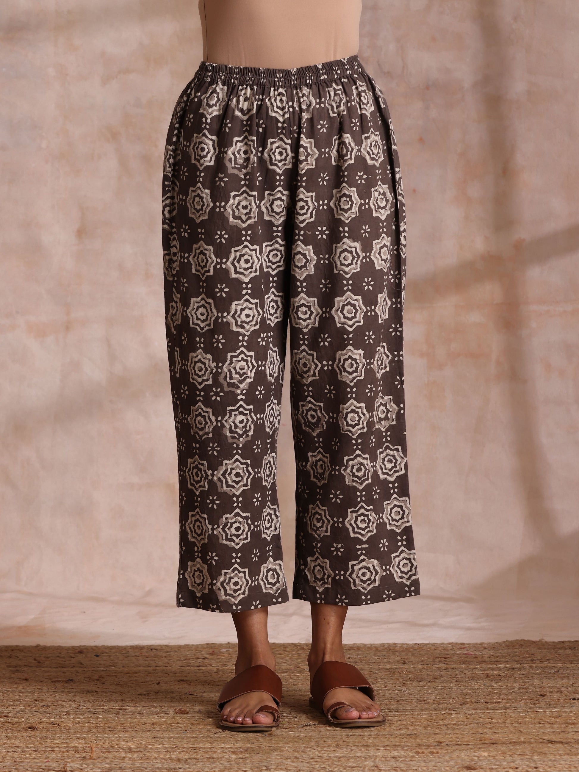 trueBrowns Clay Dabu Buta Print Cotton Sleeveless Flared Kurta Pant Set | Swadesiicart