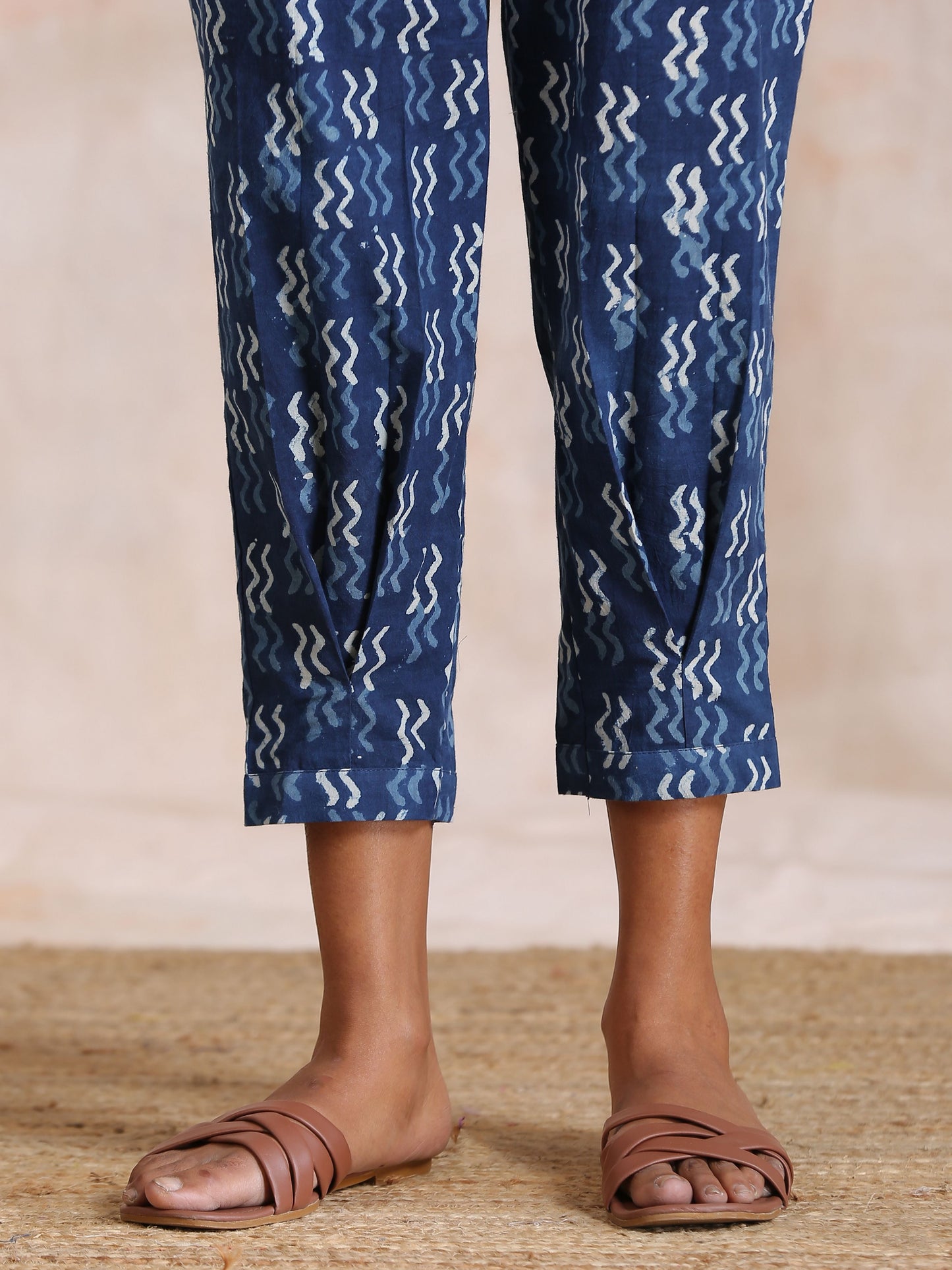 trueBrowns Indigo Dabu Zig-Zag Motifs Print Cotton Sleeveless Co-Ord Set - Swadesiicart