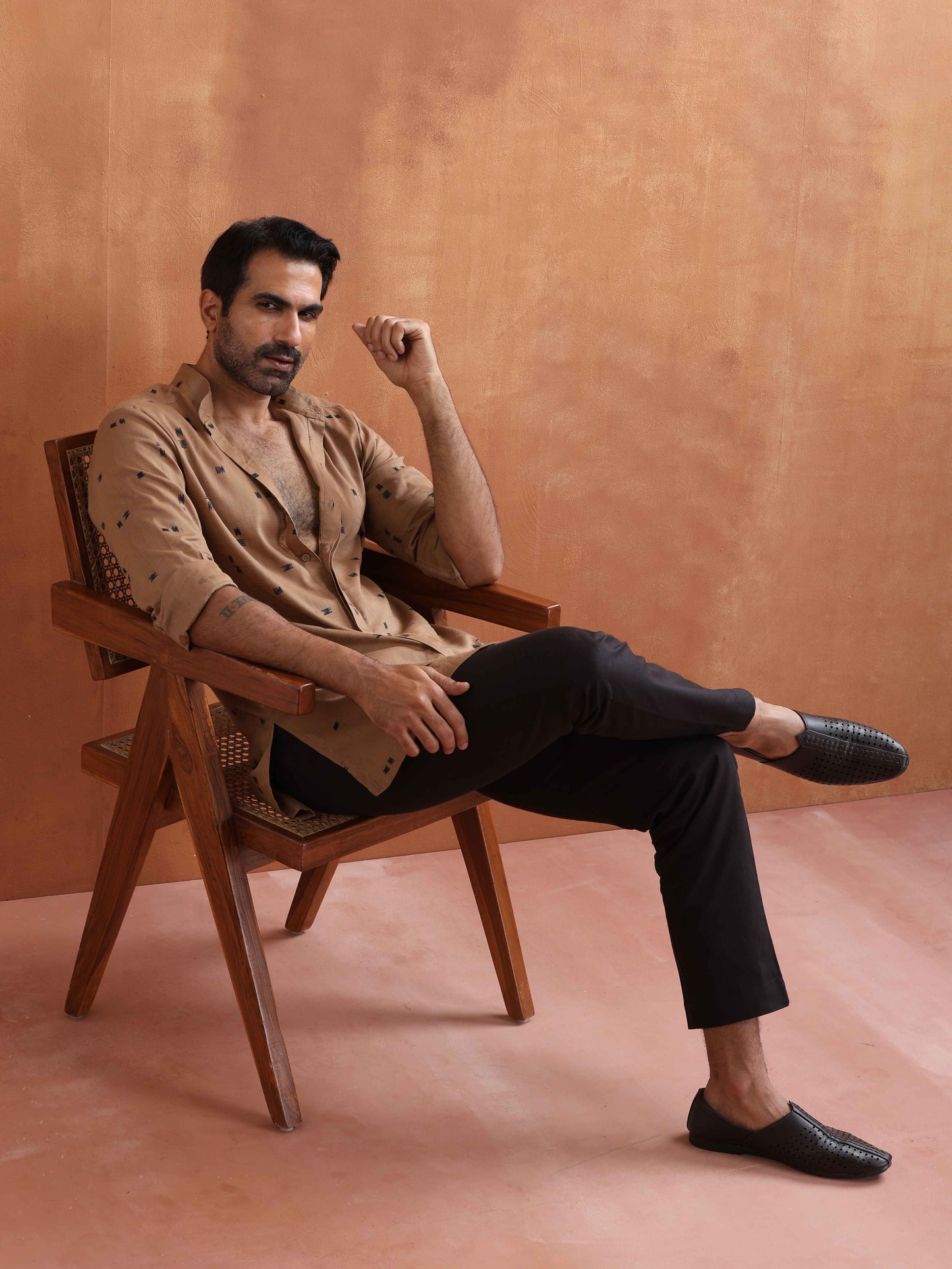 trueBrowns Men's Brown Printed Short Kurta | Swadesiicart