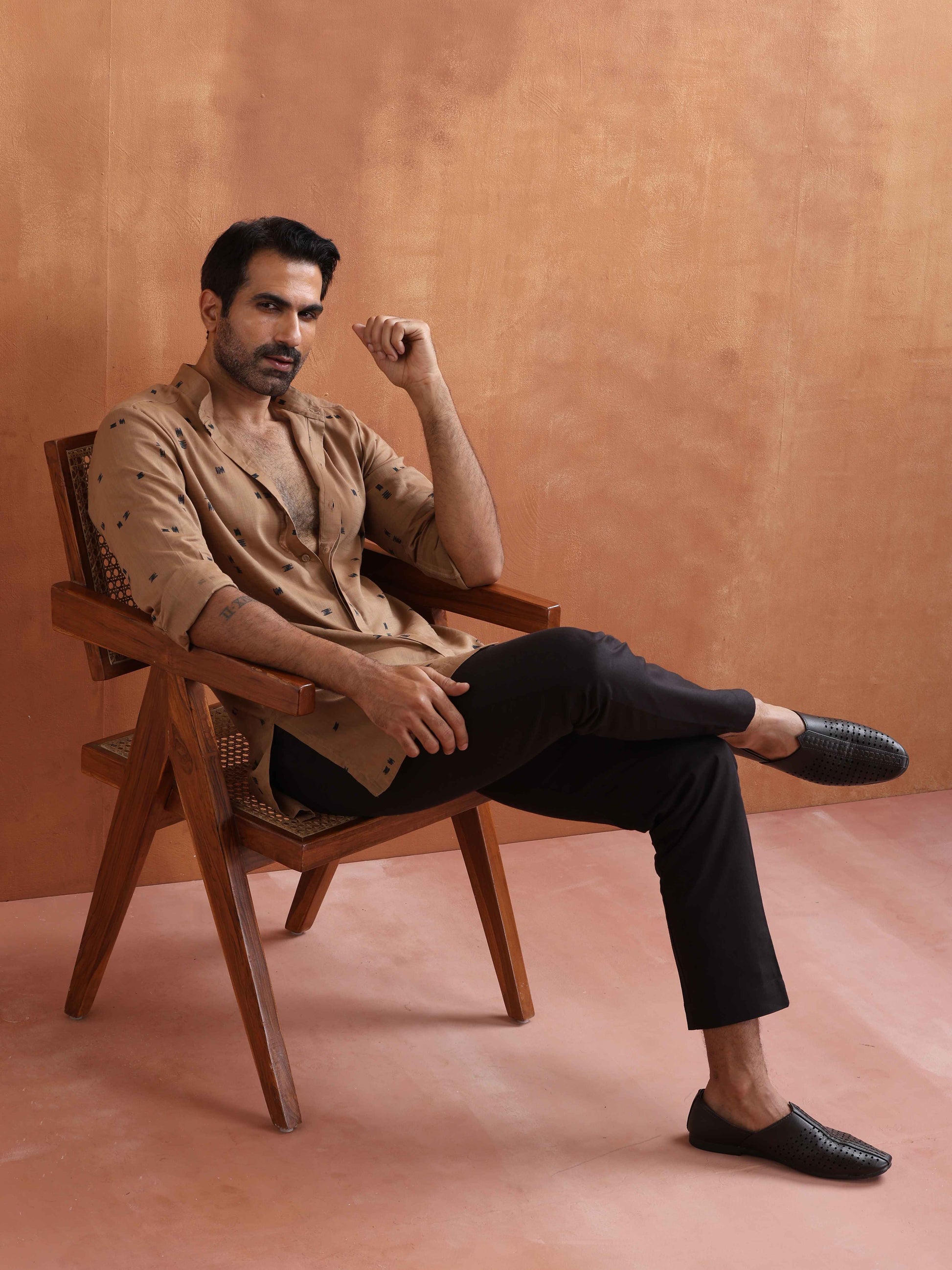 trueBrowns Men's Brown Printed Short Kurta | Swadesiicart