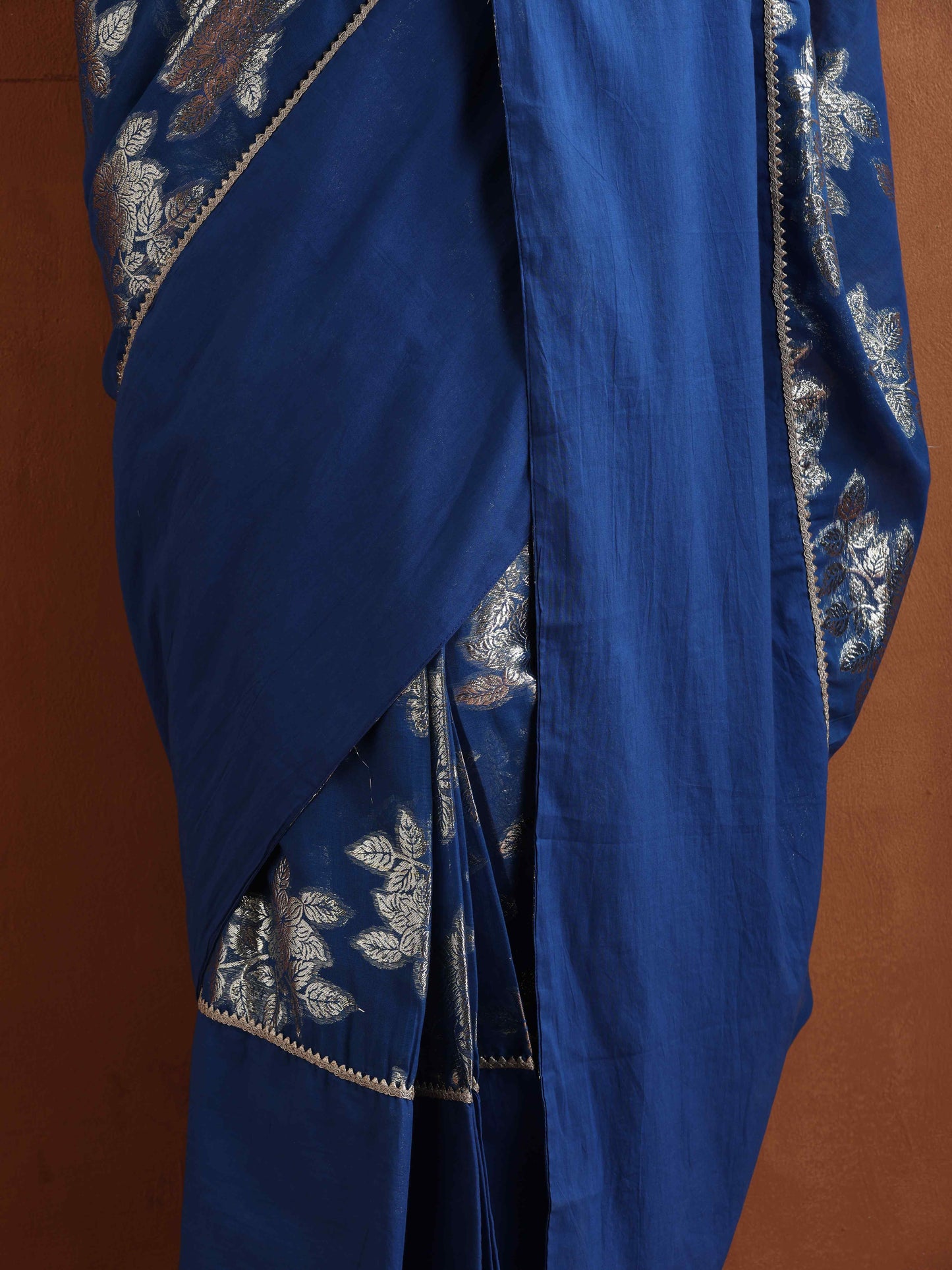 trueBrowns Blue Metallic Ready To Wear Saree | Swadesiicart