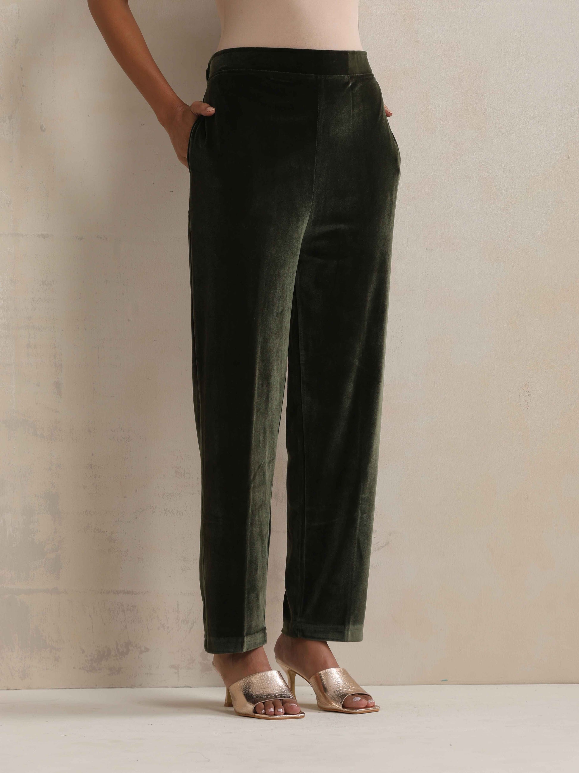 trueBrowns Green Velvet Floral Embroidered Kurta Pant Dupatta Set | Swadesiicart