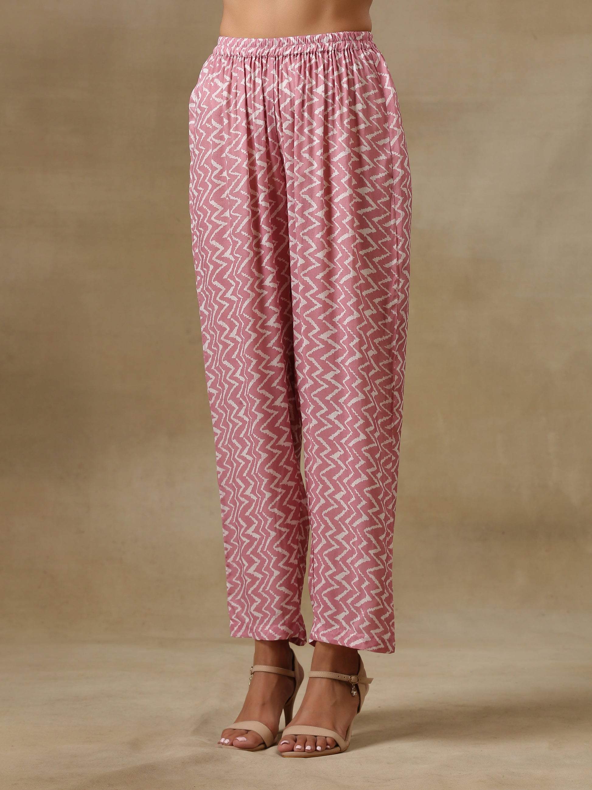 trueBrowns Light Mauve Bandhani Printed Silk Kaftan Kurta Pant Set | Swadesiicart