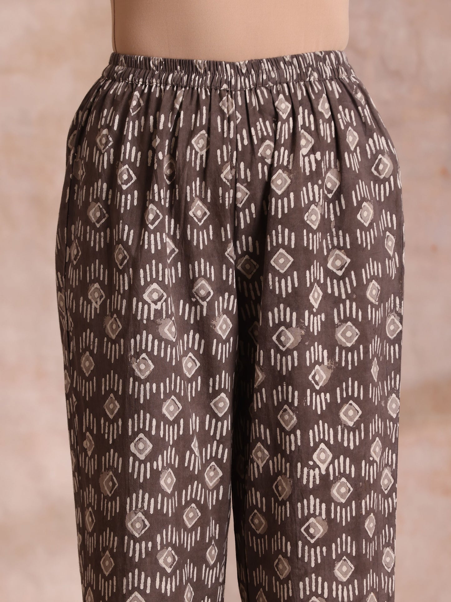 trueBrowns Clay Dabu Geometric Print Cotton Pleated Co-Ord Set - Swadesiicart
