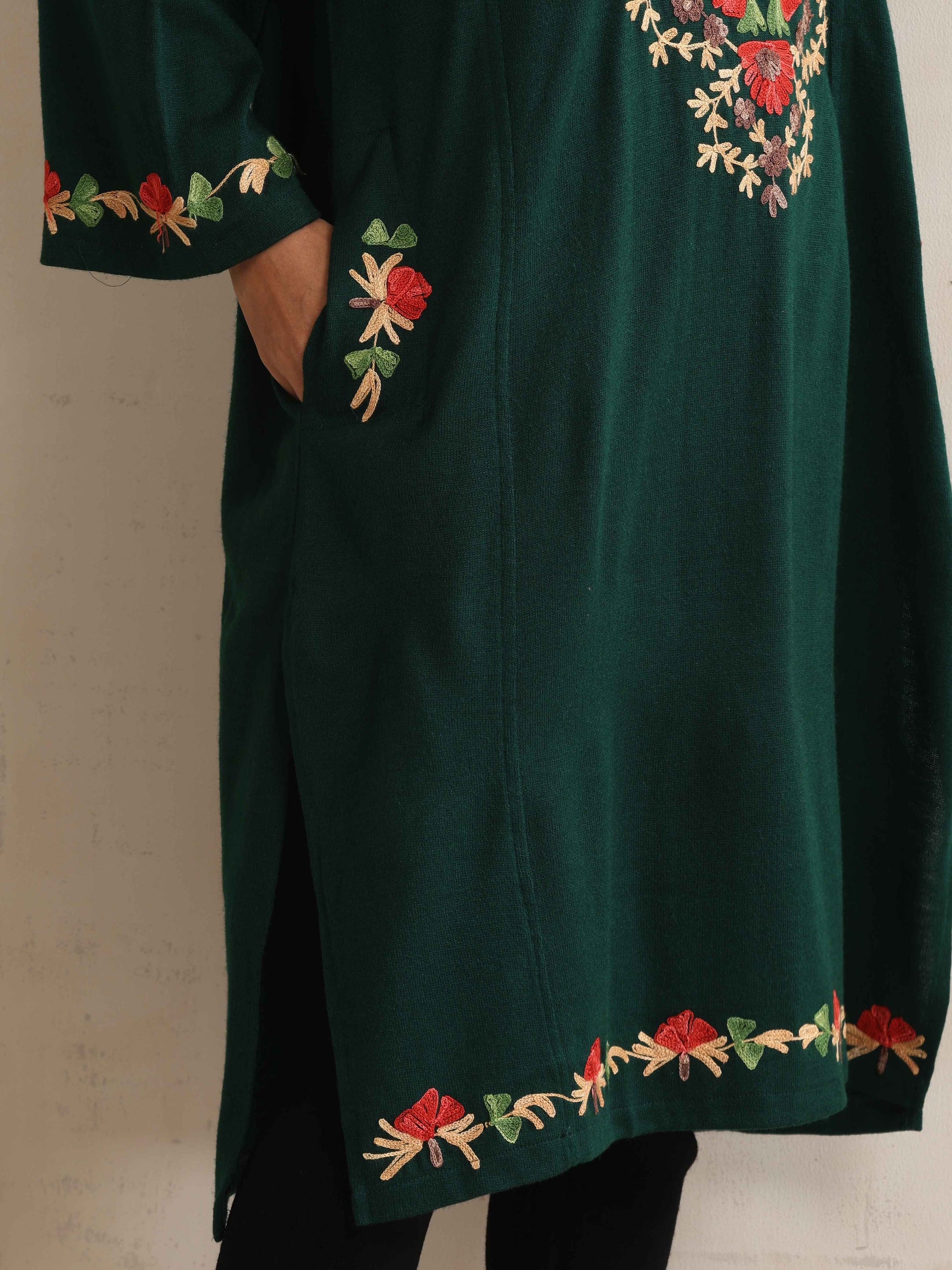 trueBrowns Green Kashmiri Floral Embroidered Woollen Phiran Kurta | Swadesiicart