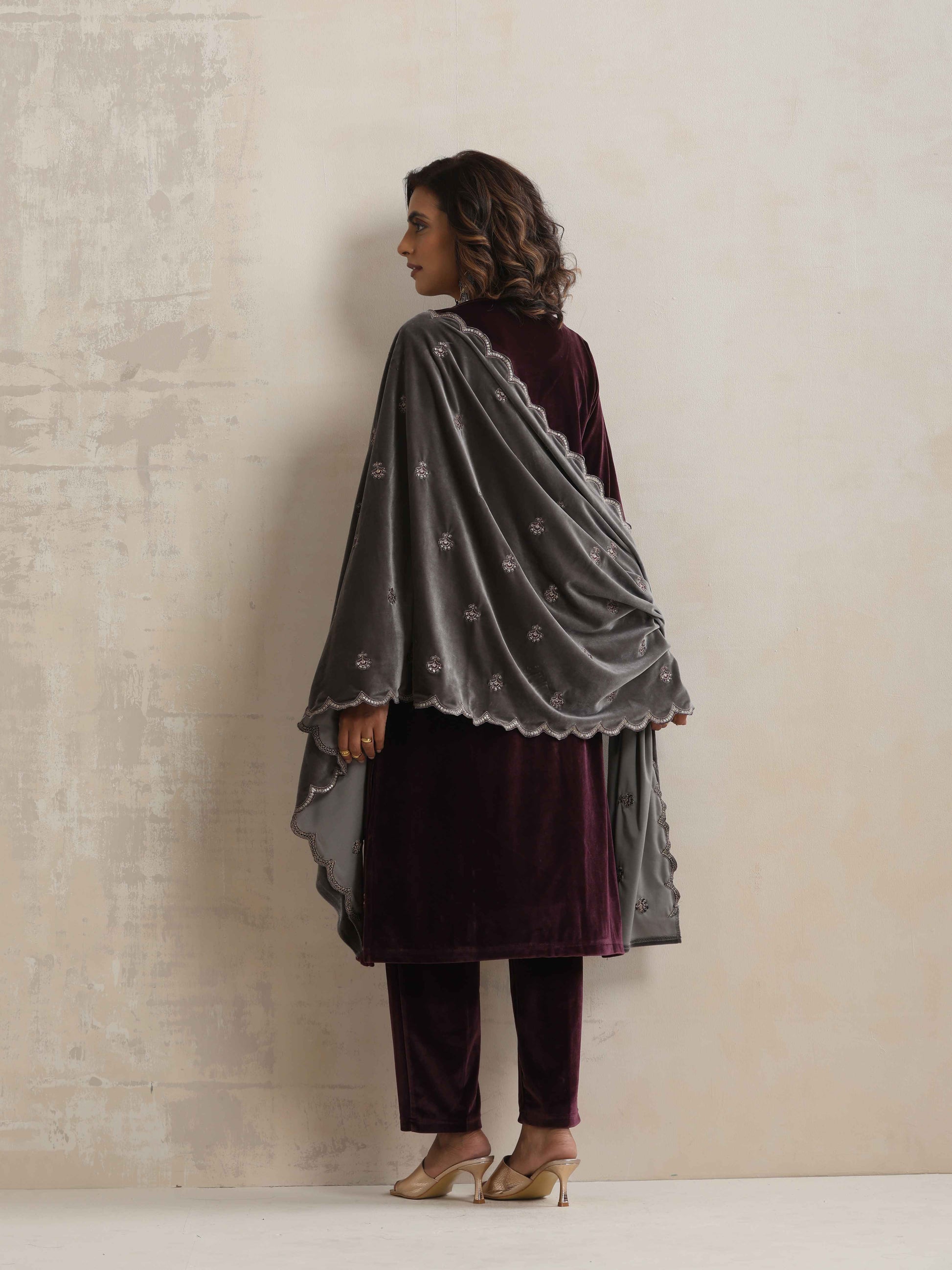 trueBrowns Purple Velvet Embroidered Kurta Pant Dupatta Set | Swadesiicart